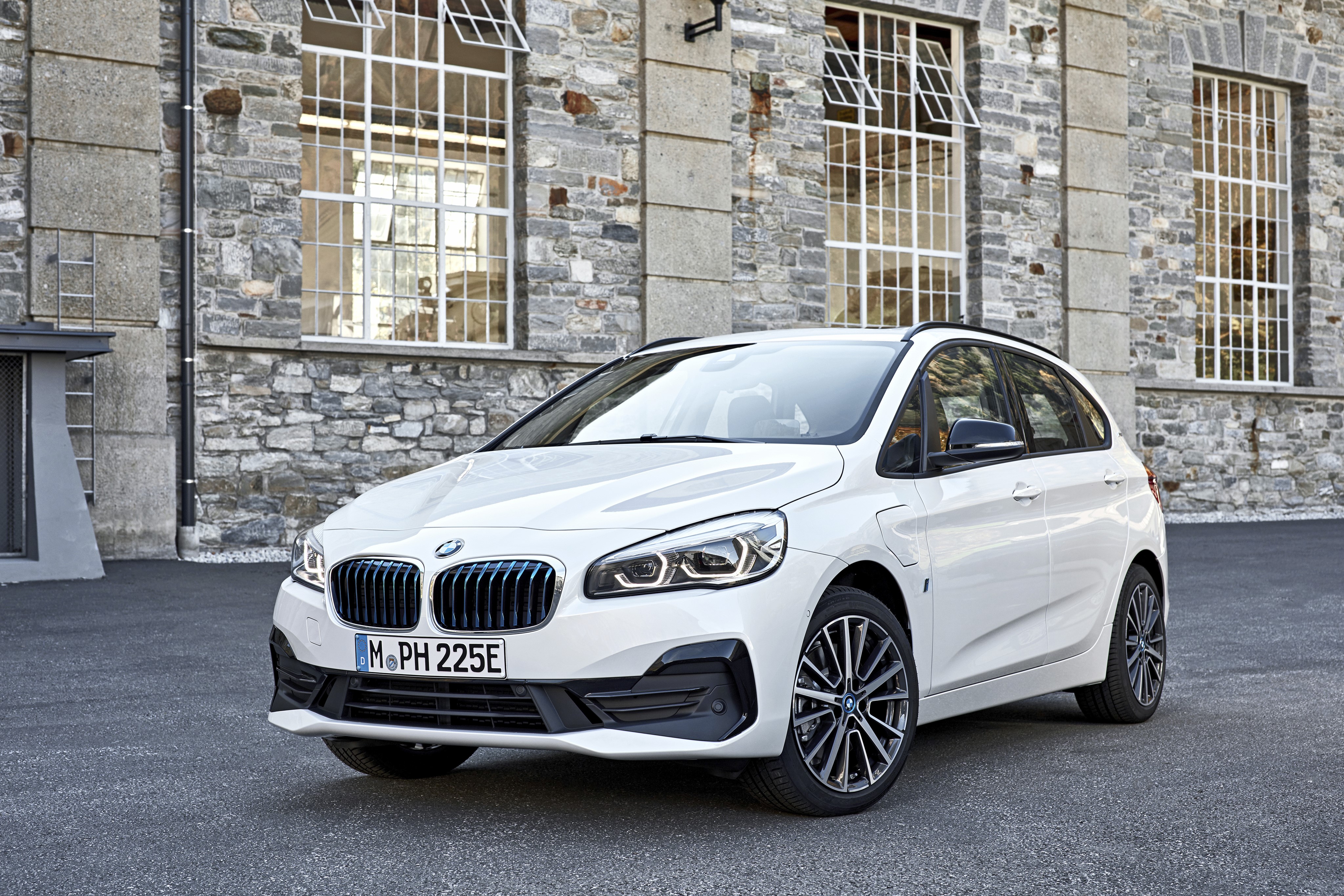 White BMW 225xe Active Tourer iPerformance HD Wallpaper