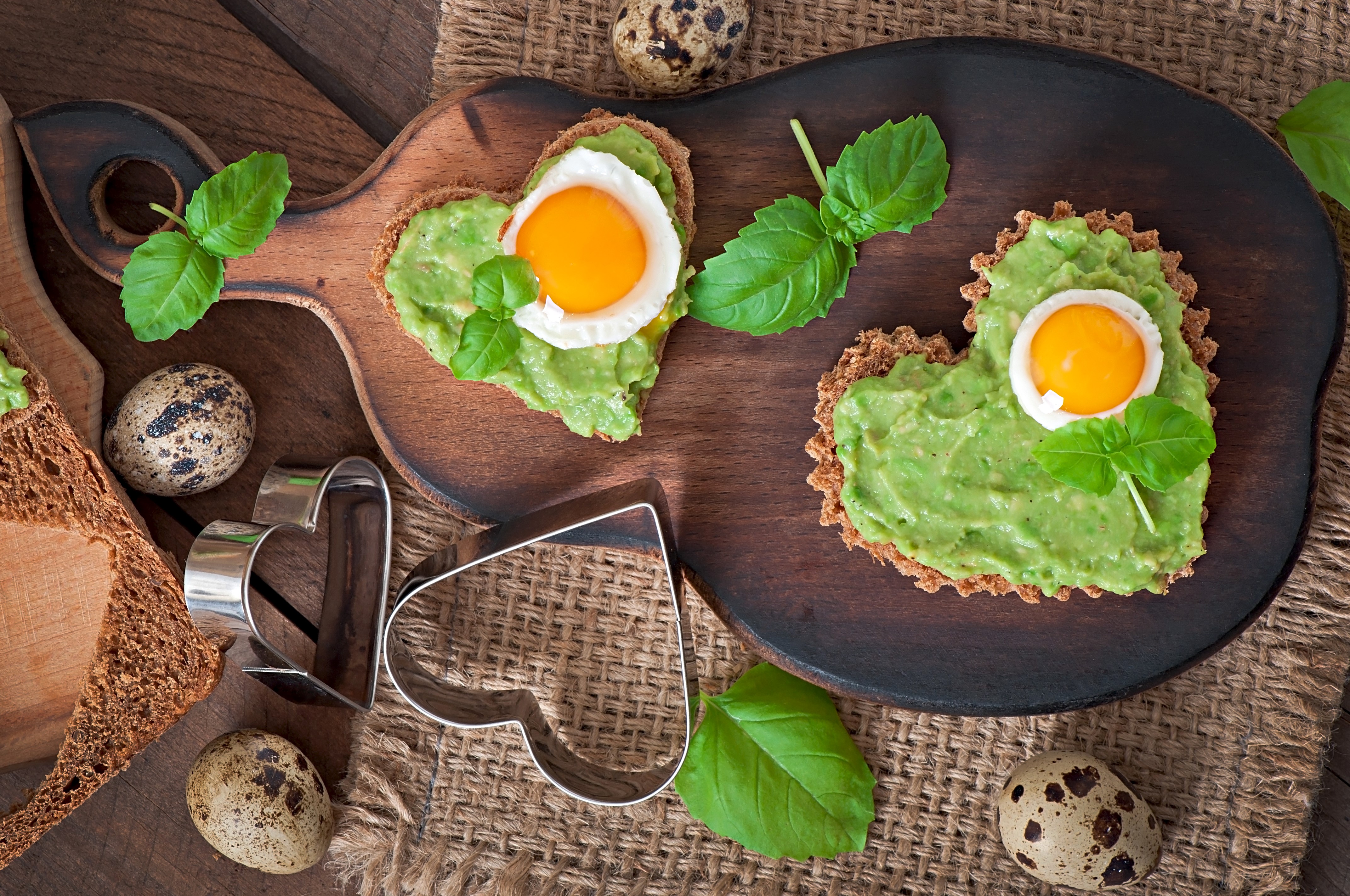 Heart-shaped avocado toast with quail eggs HD Wallpaper