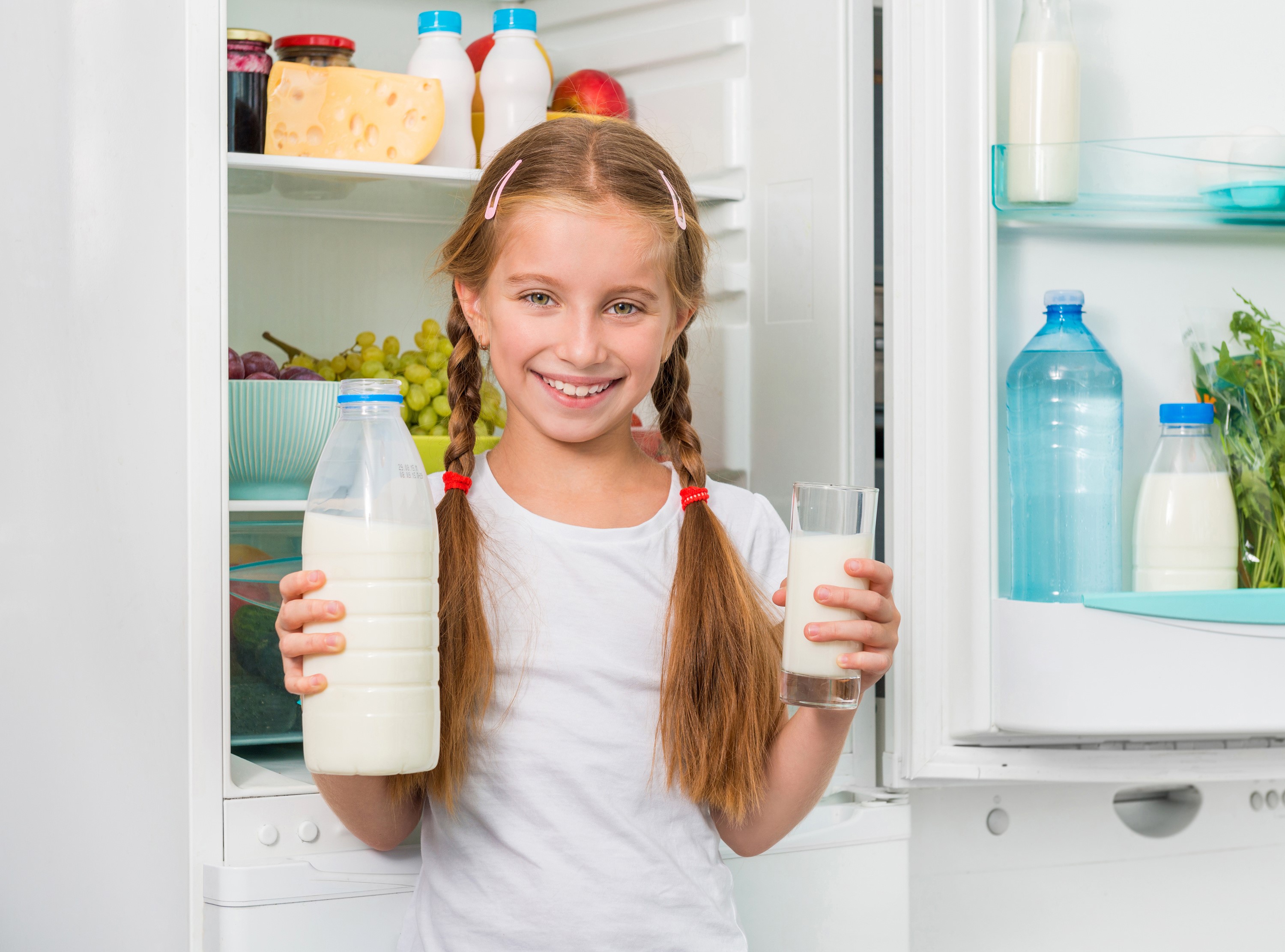 Smiling Girl Holding Milk Bottle and Glass HD Wallpaper