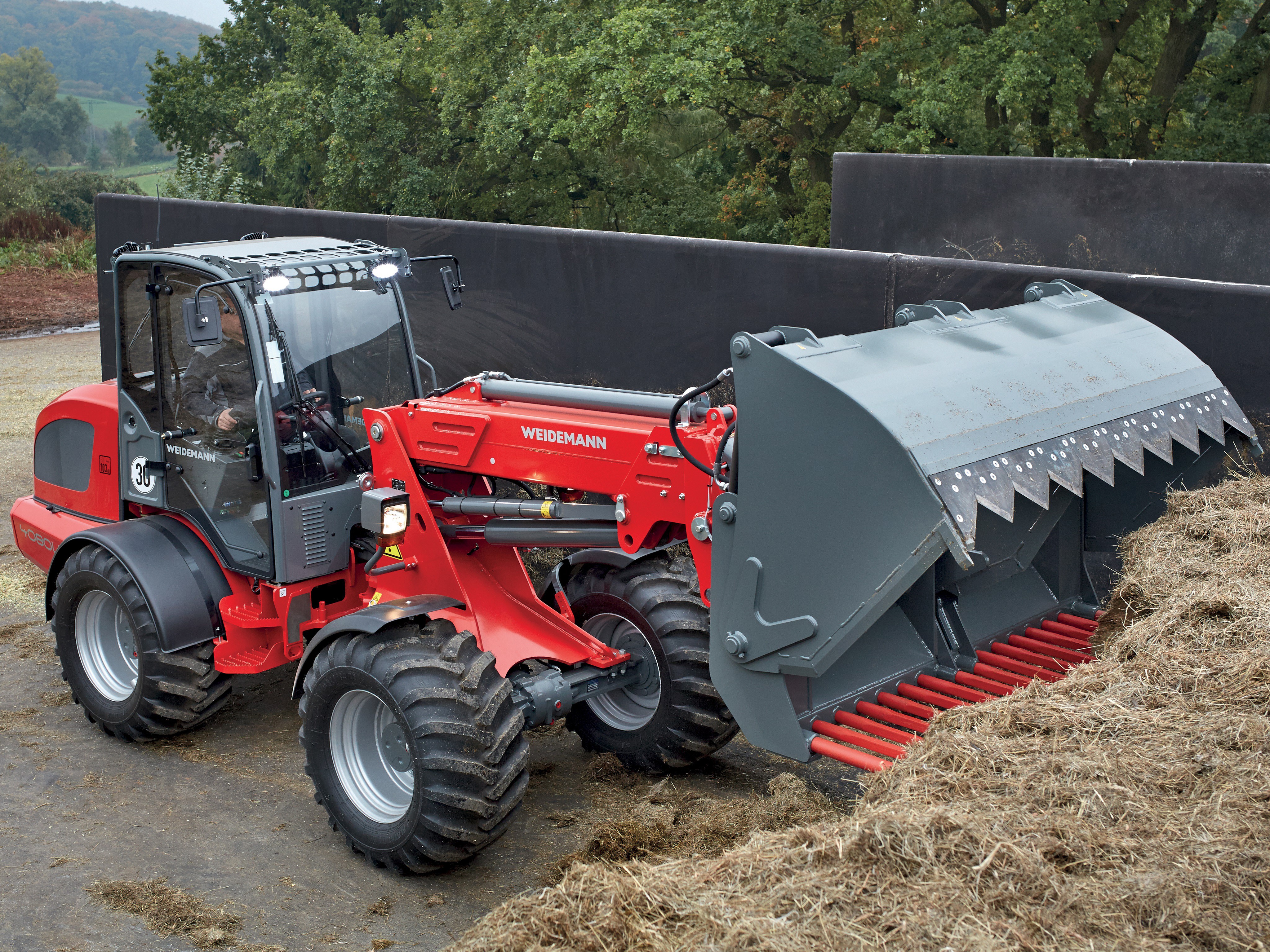 Weidemann 4080LPT loader with bucket HD Wallpaper
