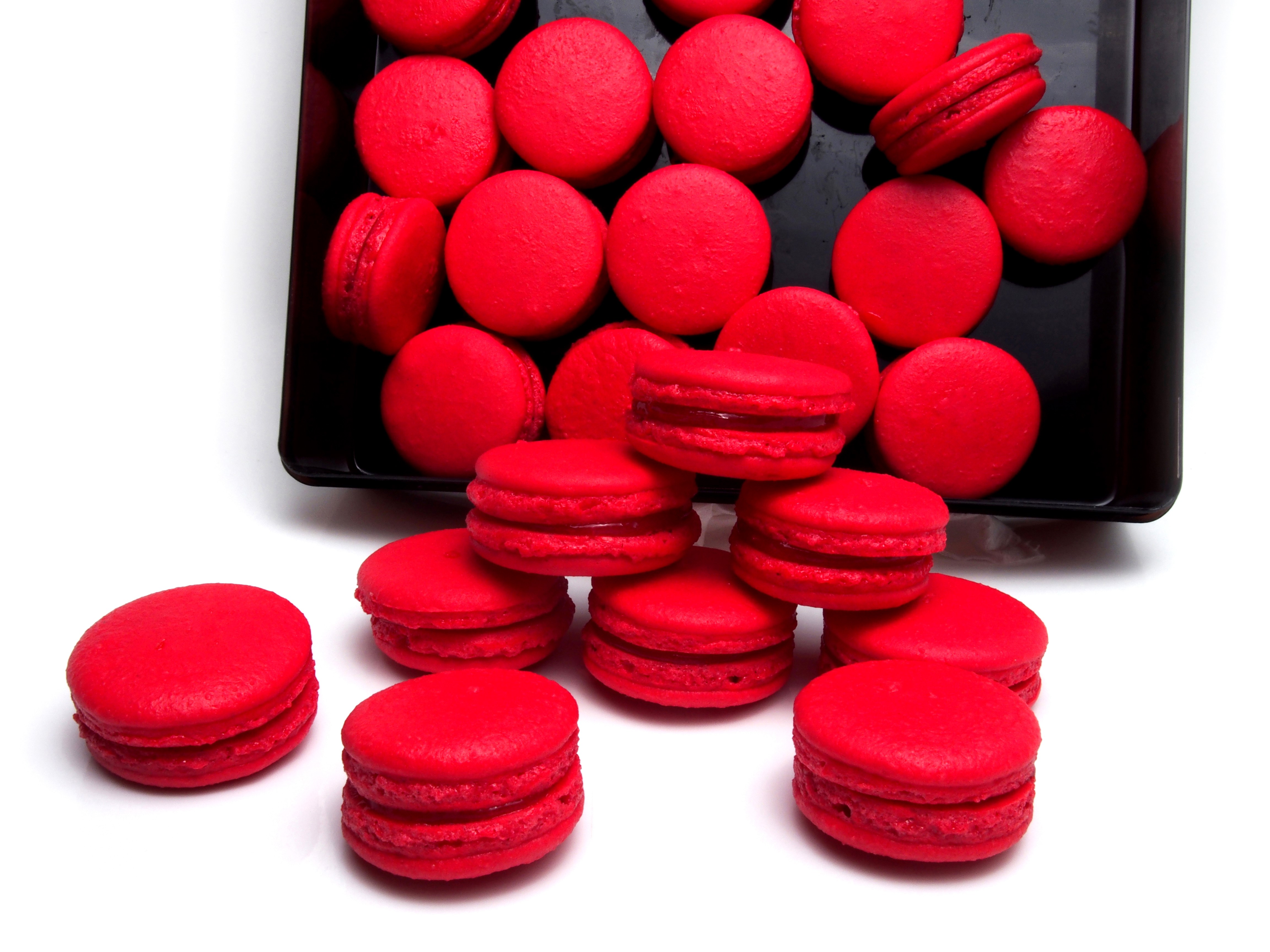 Red macarons on a white background HD Wallpaper