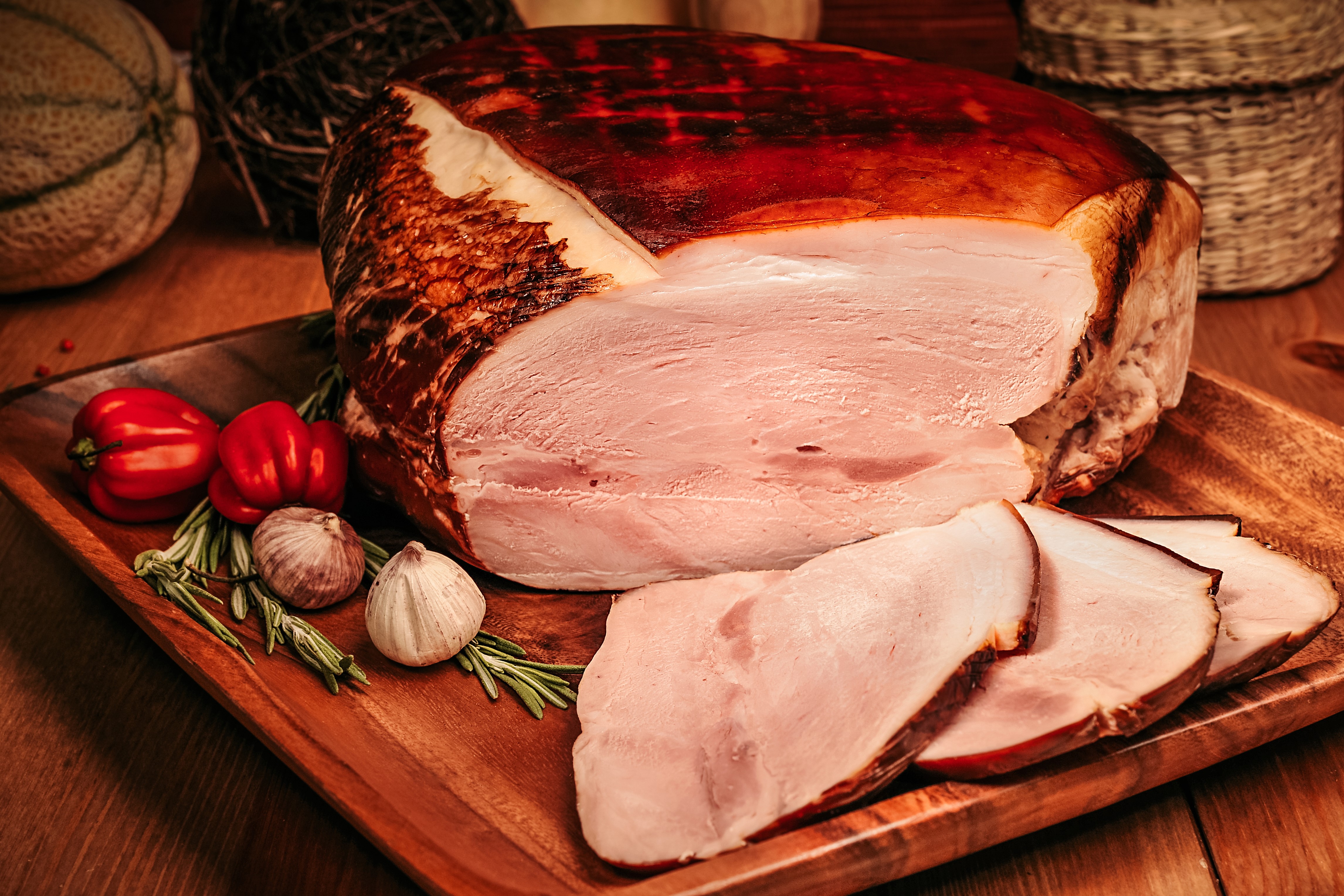 4K Ham with Bell Peppers and Garlic HD Wallpaper