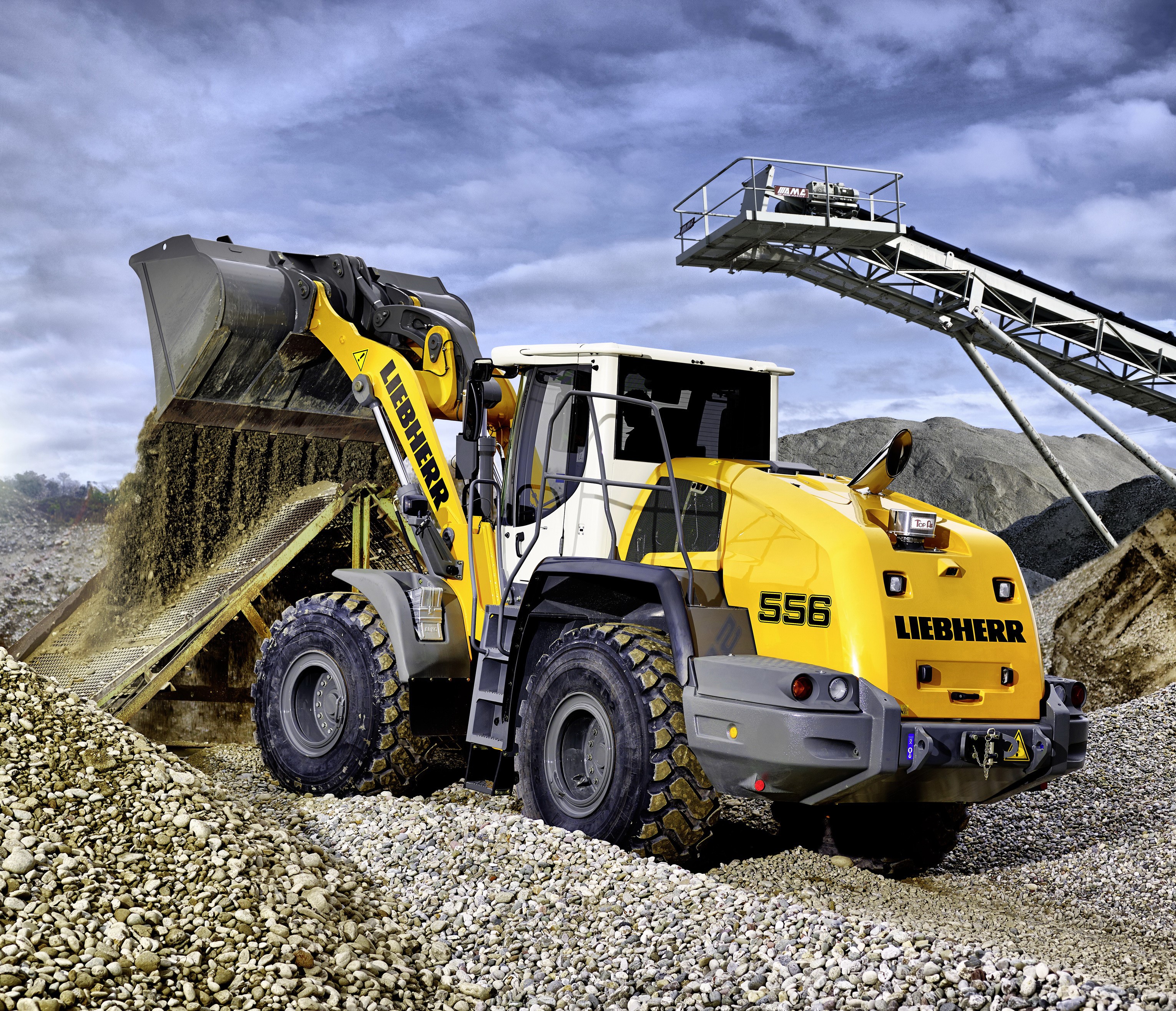 Liebherr L 556 wheel loader at a construction site HD Wallpaper