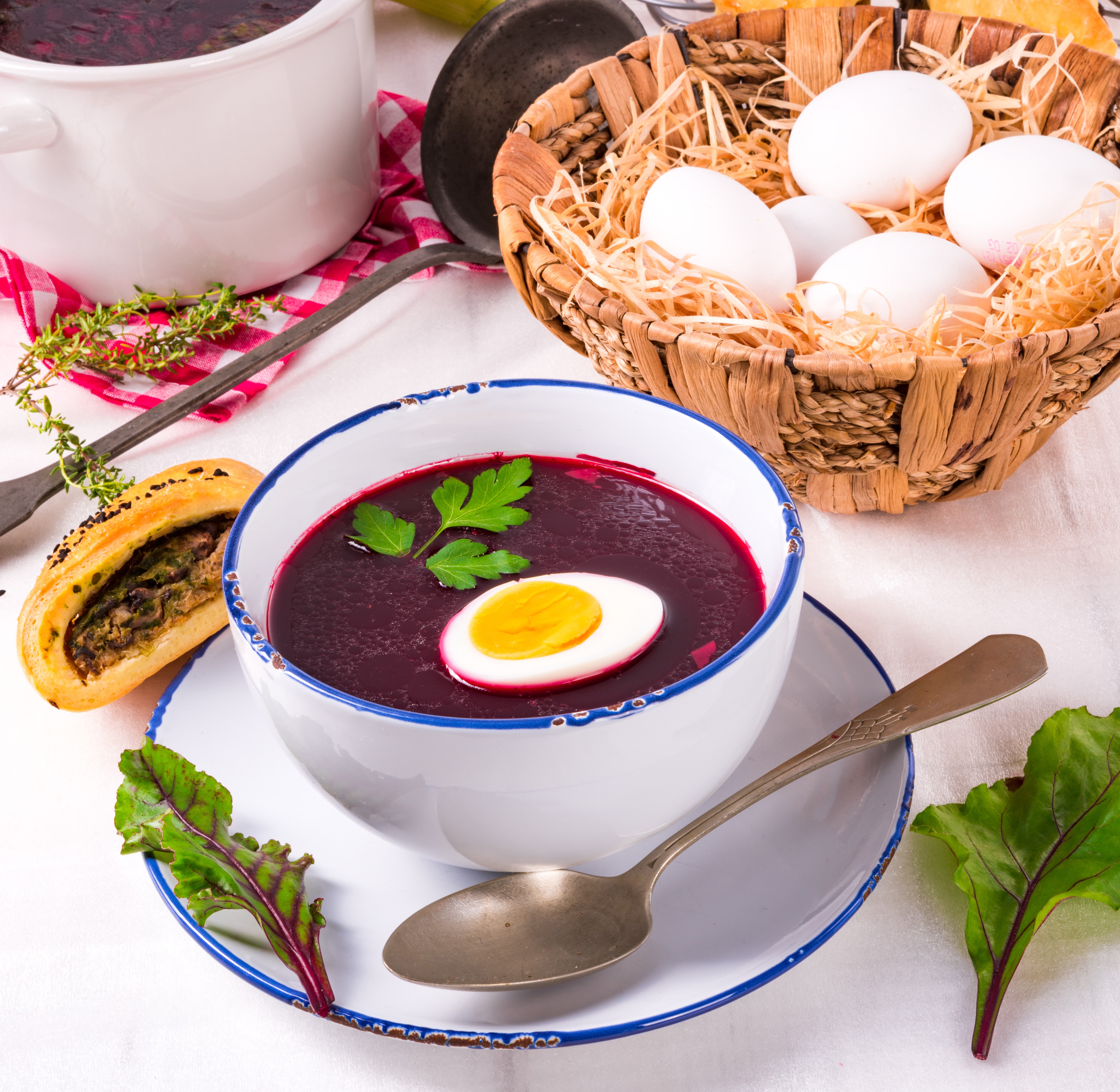 Borscht soup with egg and pastry HD Wallpaper