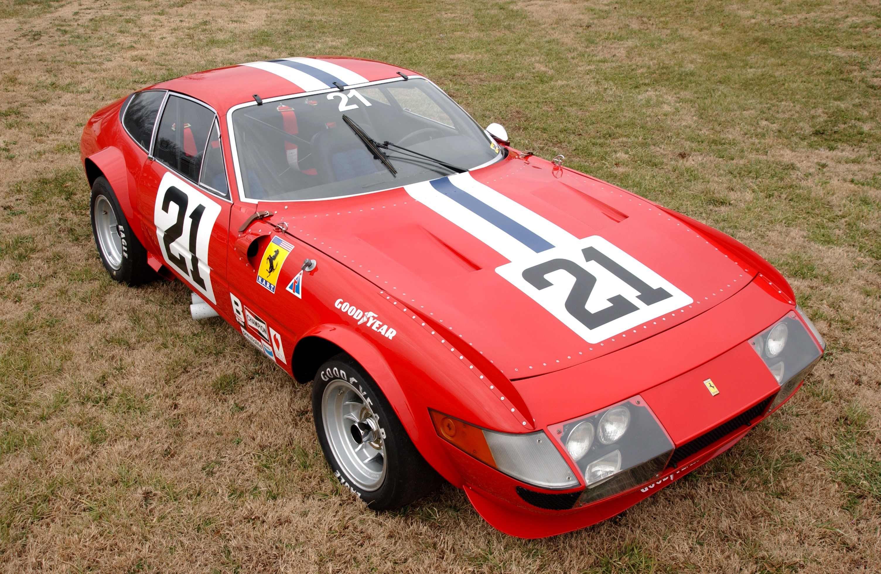 Ferrari 365 GTB-4 Daytona Competizione with racing livery HD Wallpaper