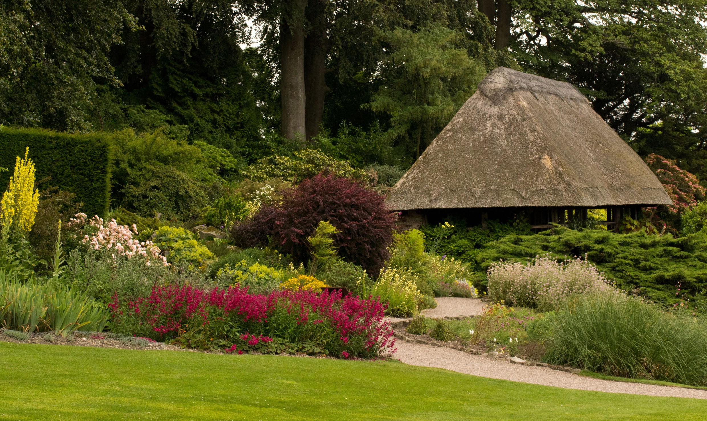 Chirk Castle gardens, United Kingdom HD Wallpaper