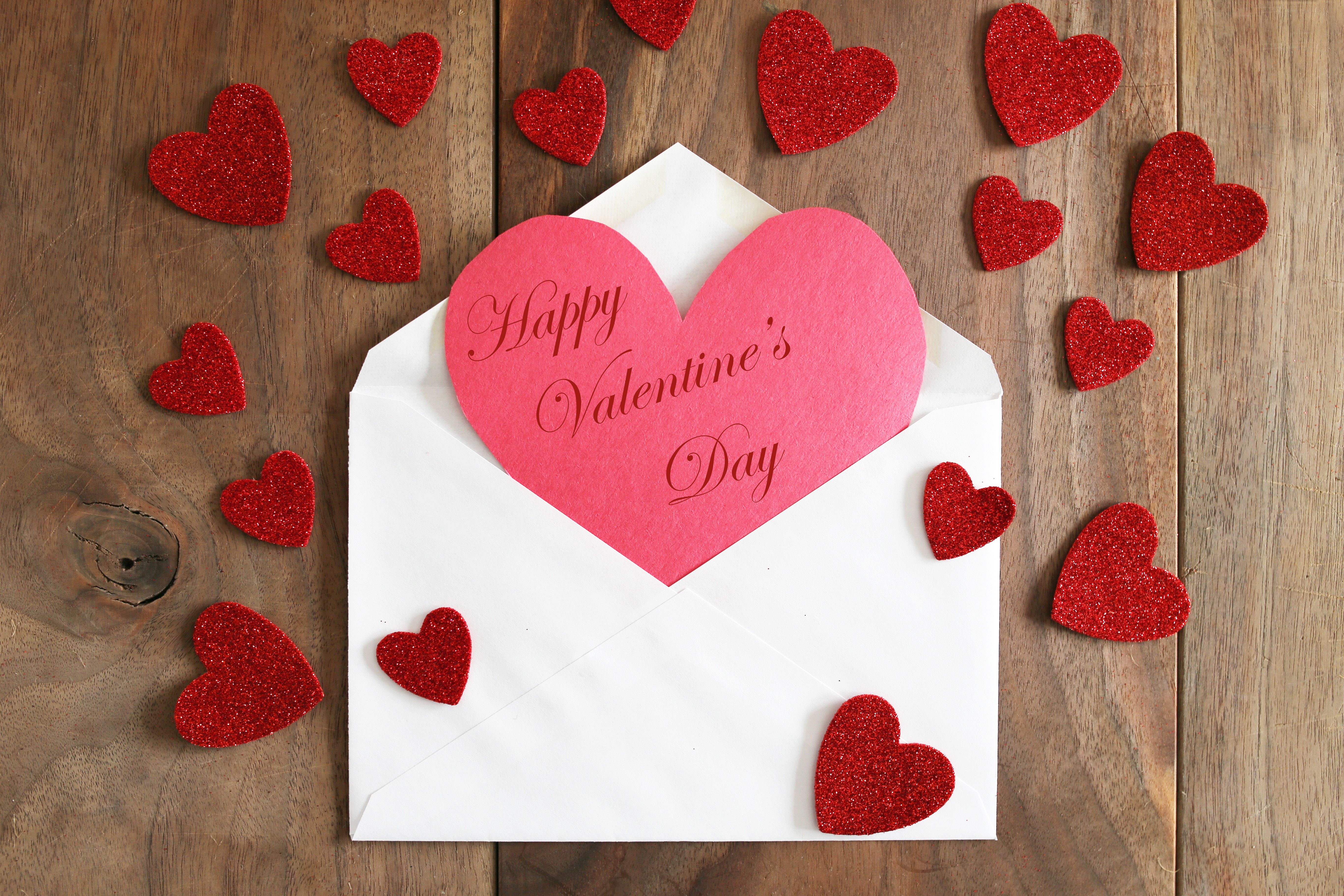 Valentine's Day card with hearts on wood HD Wallpaper