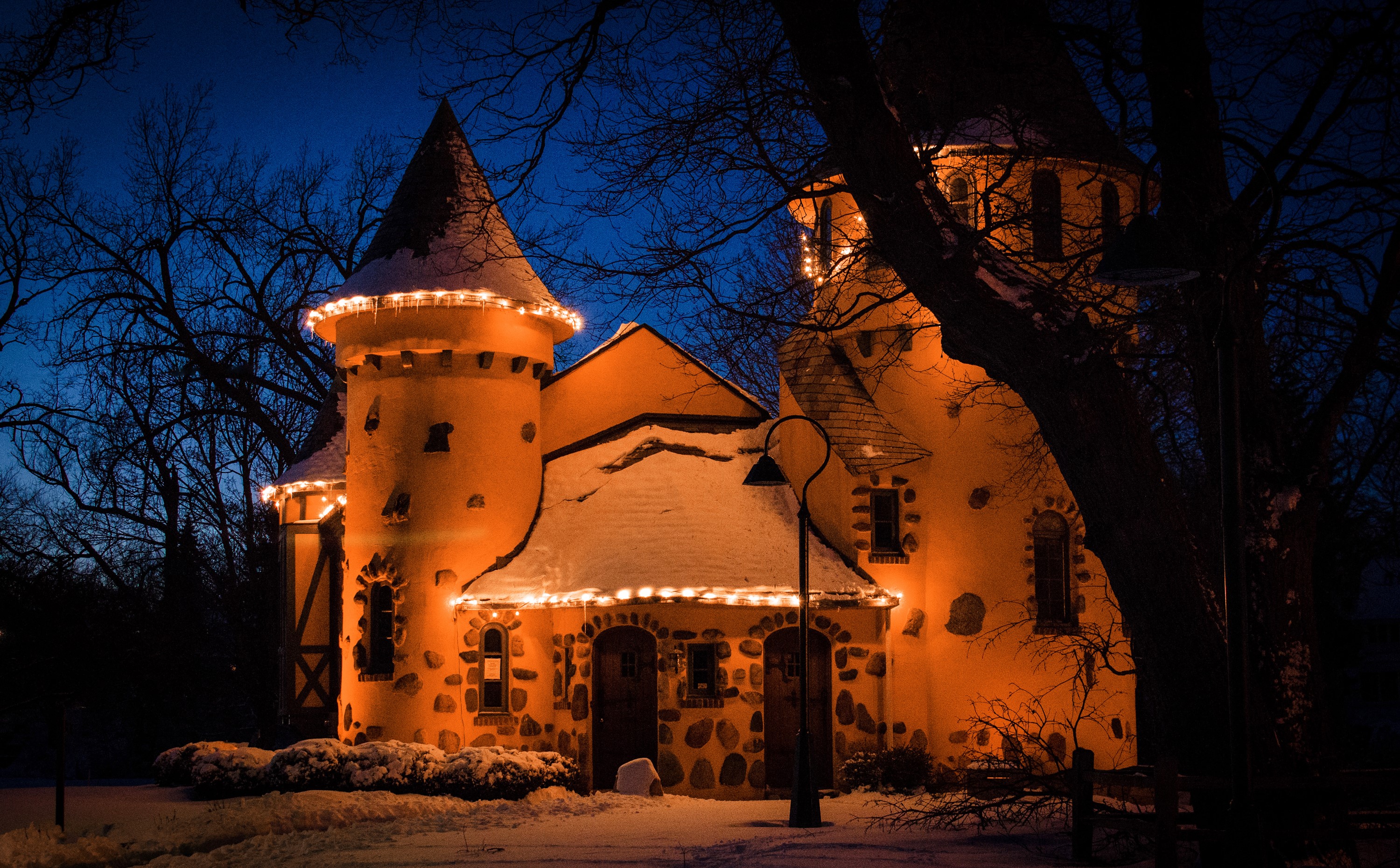 Curwood Castle in Michigan at Night with Fairy Lights HD Wallpaper