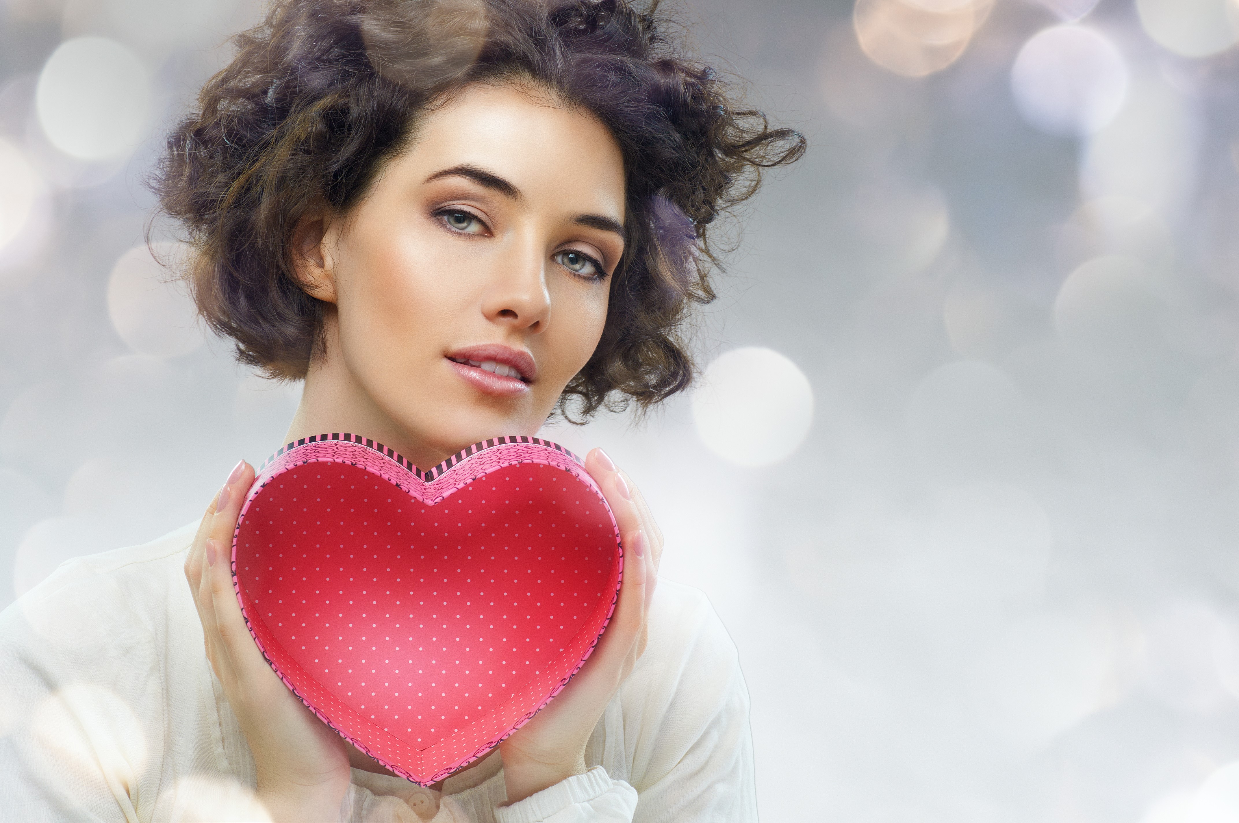 Woman holding a red heart gift box HD Wallpaper