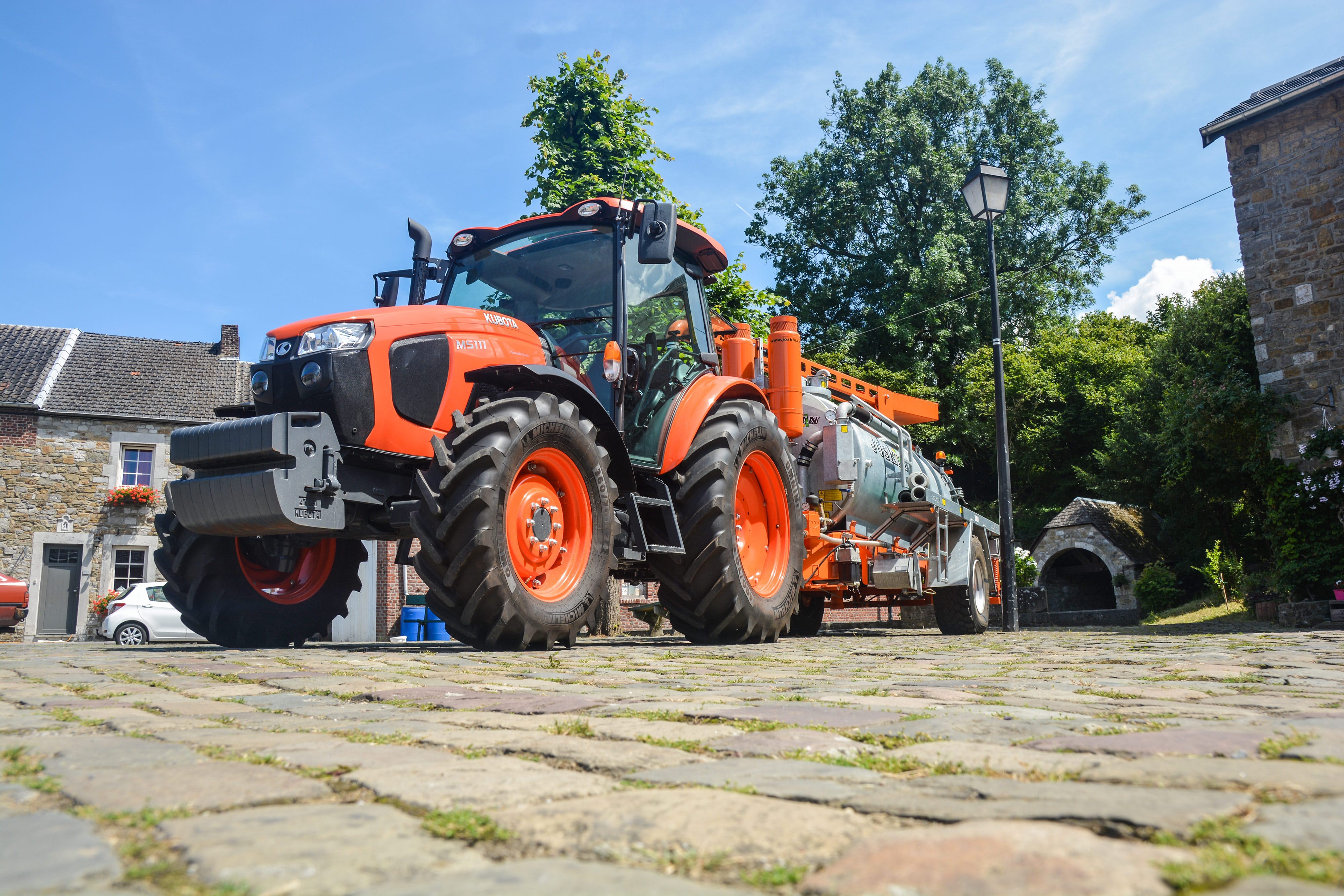 2016-17 Kubota M5111 tractor with trailer HD Wallpaper