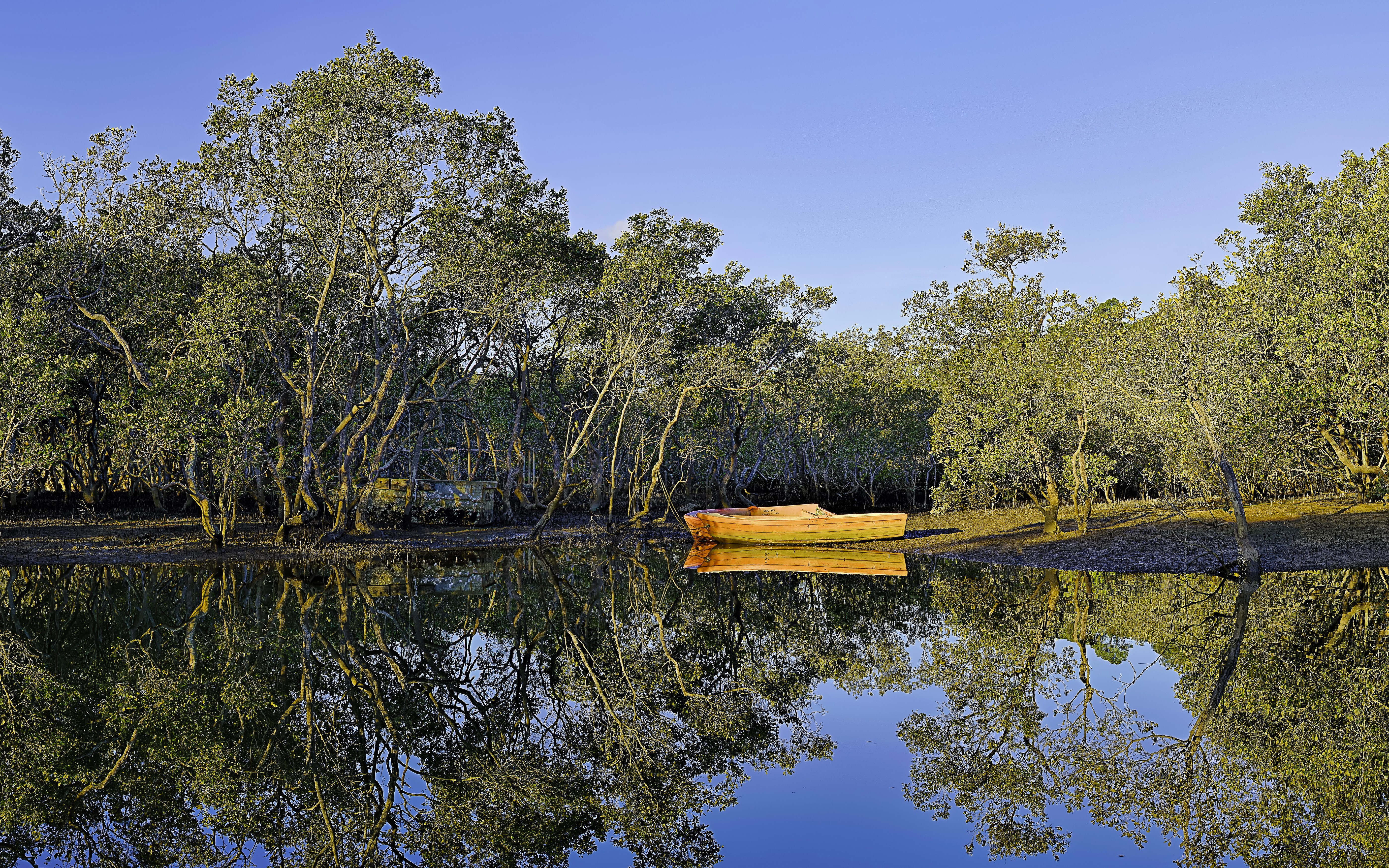 Wooden boat on the Hawkesbury River, Australia HD Wallpaper