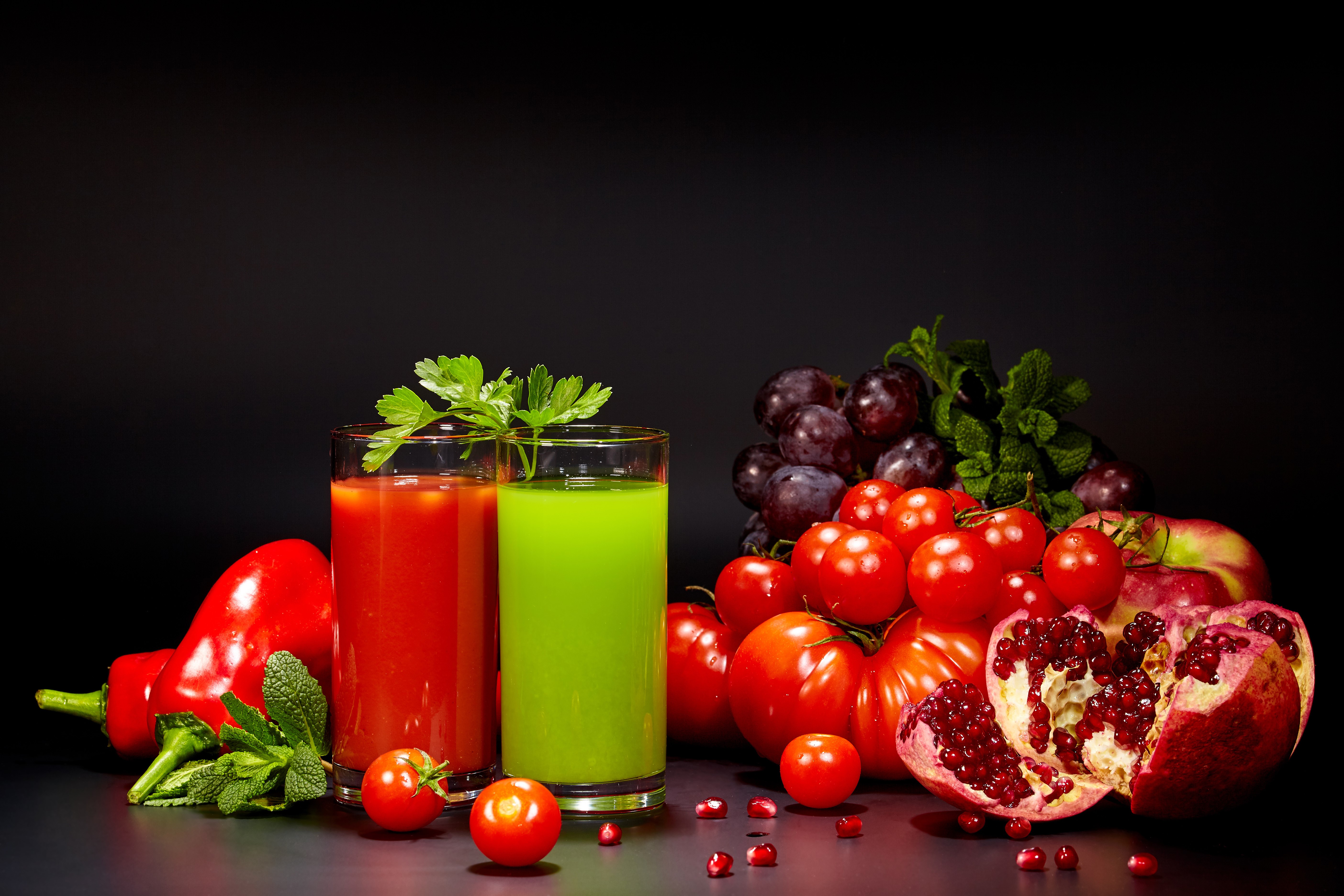 Two glasses of juice with fruits and vegetables HD Wallpaper