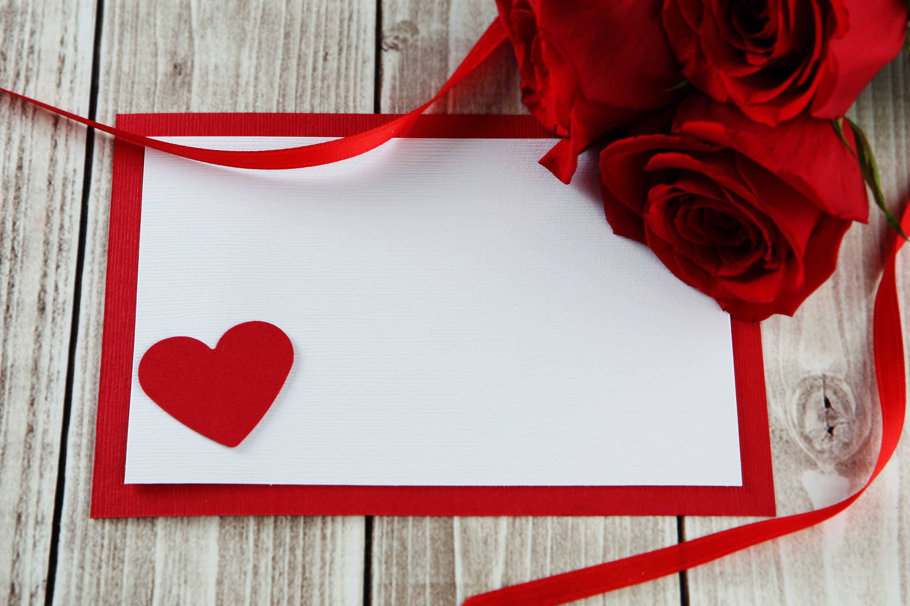 Red Roses and Heart on a Blank Card HD Wallpaper