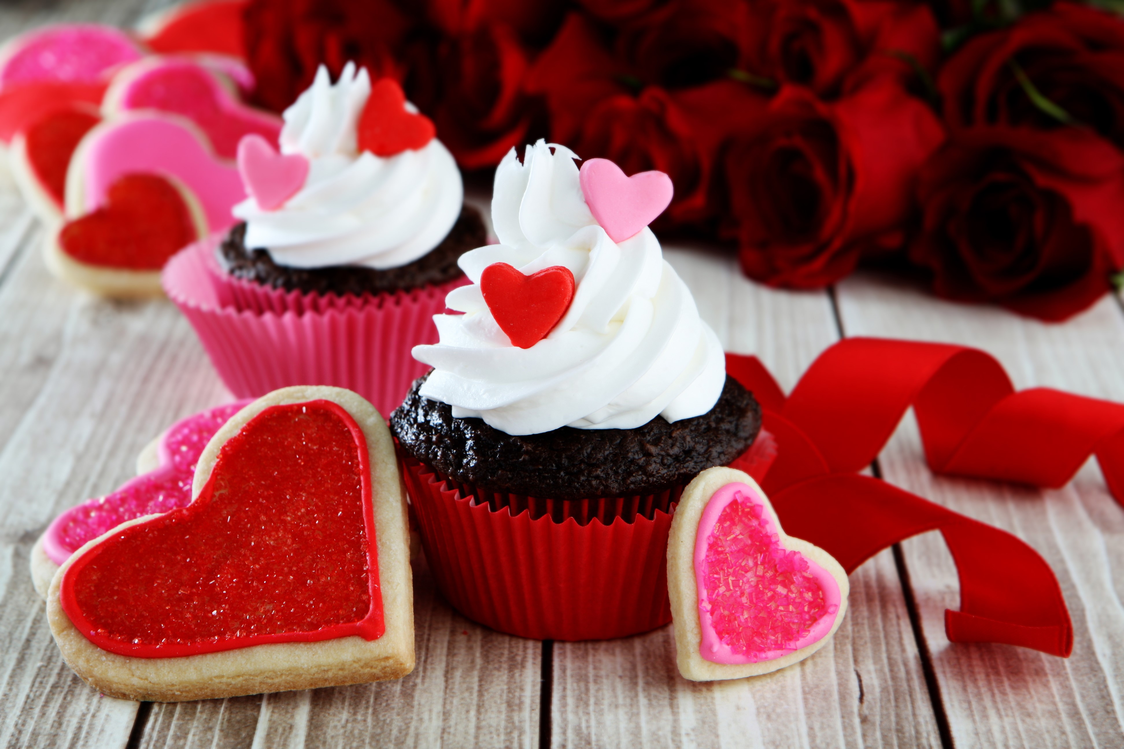 Valentine's Day Cupcakes and Cookies with Roses HD Wallpaper