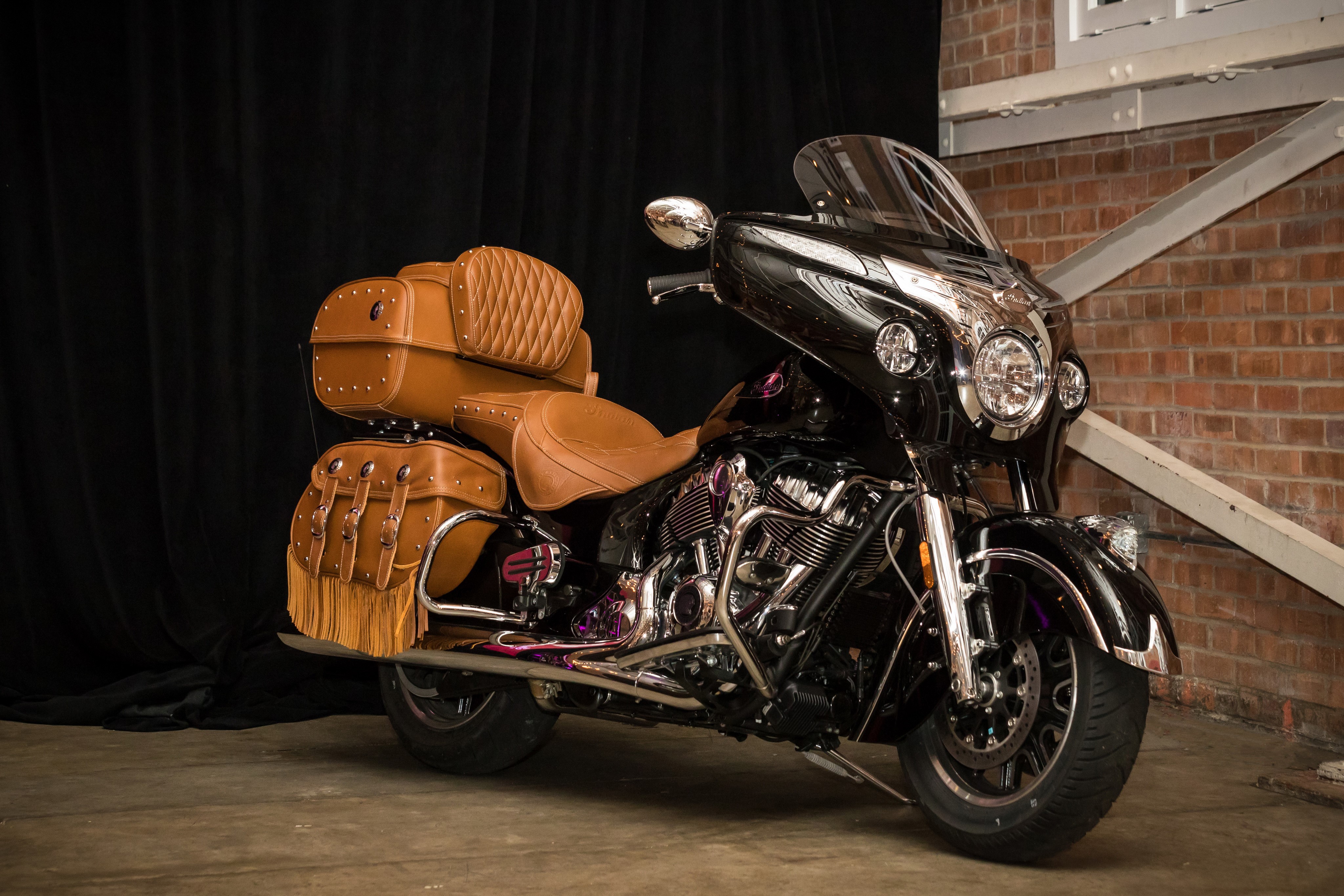 2017-18 Indian Roadmaster Classic motorcycle HD Wallpaper