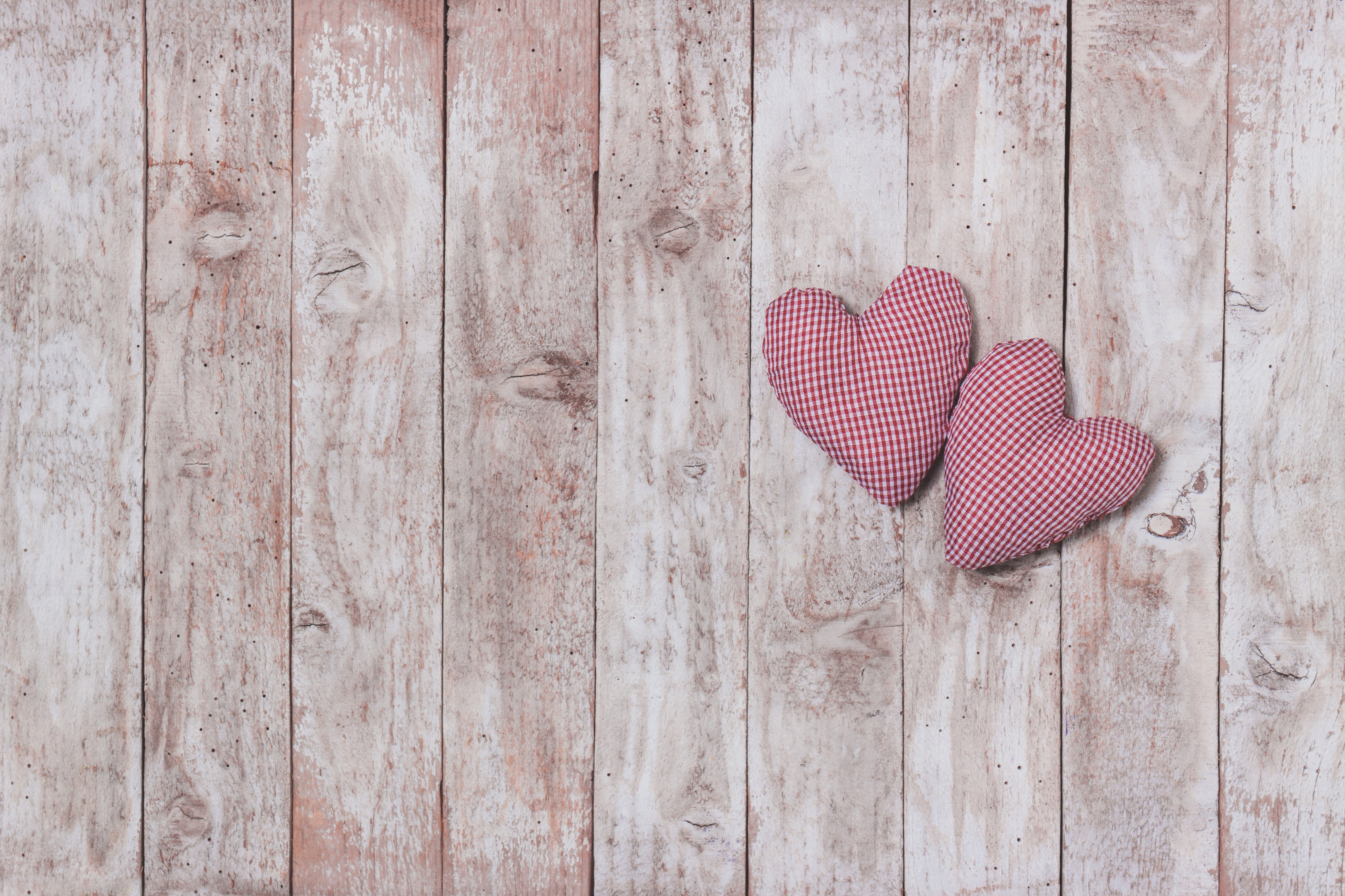 Two red and white checkered hearts on wood planks HD Wallpaper