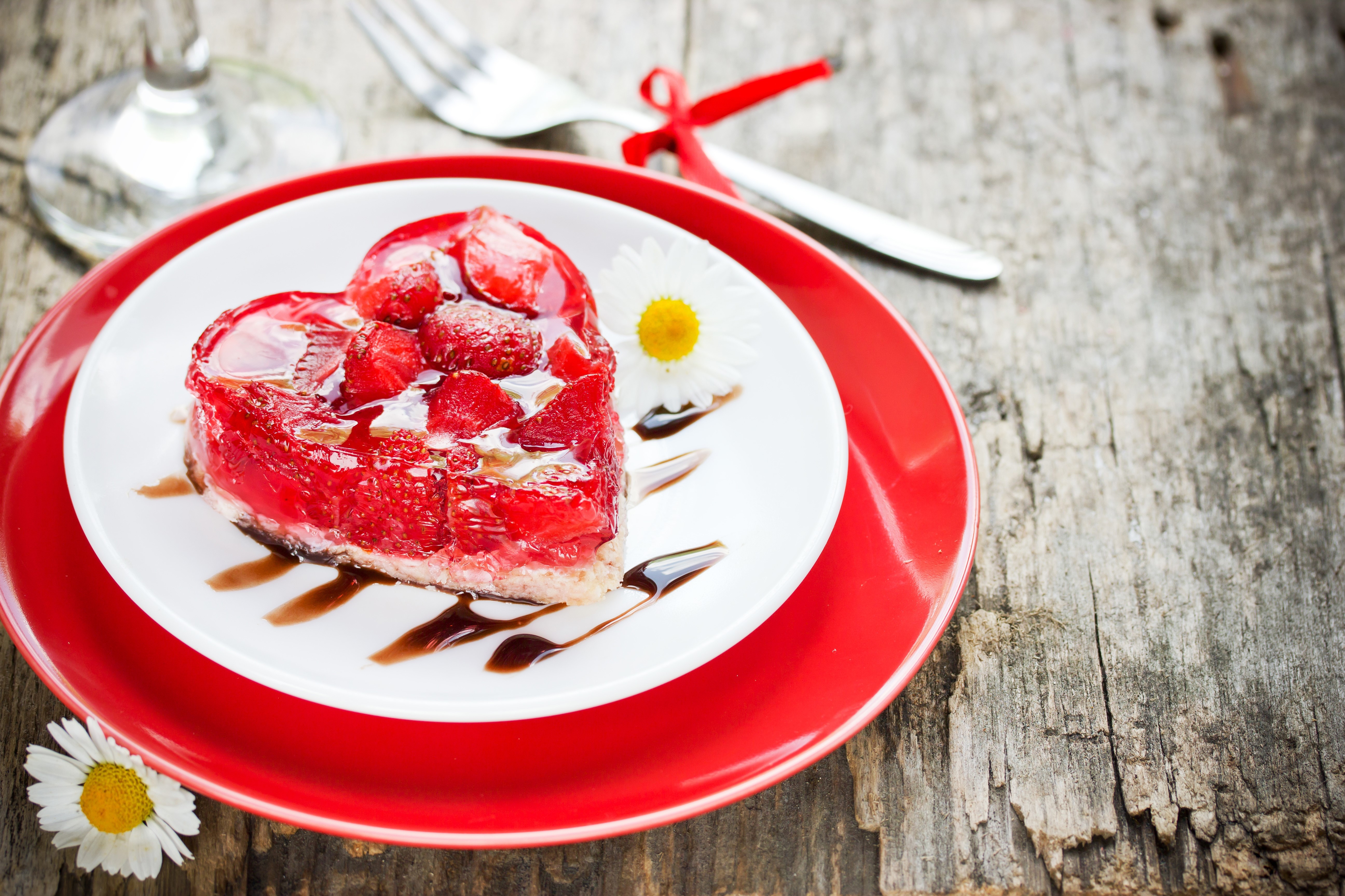 Heart-shaped strawberry jelly dessert on a plate HD Wallpaper