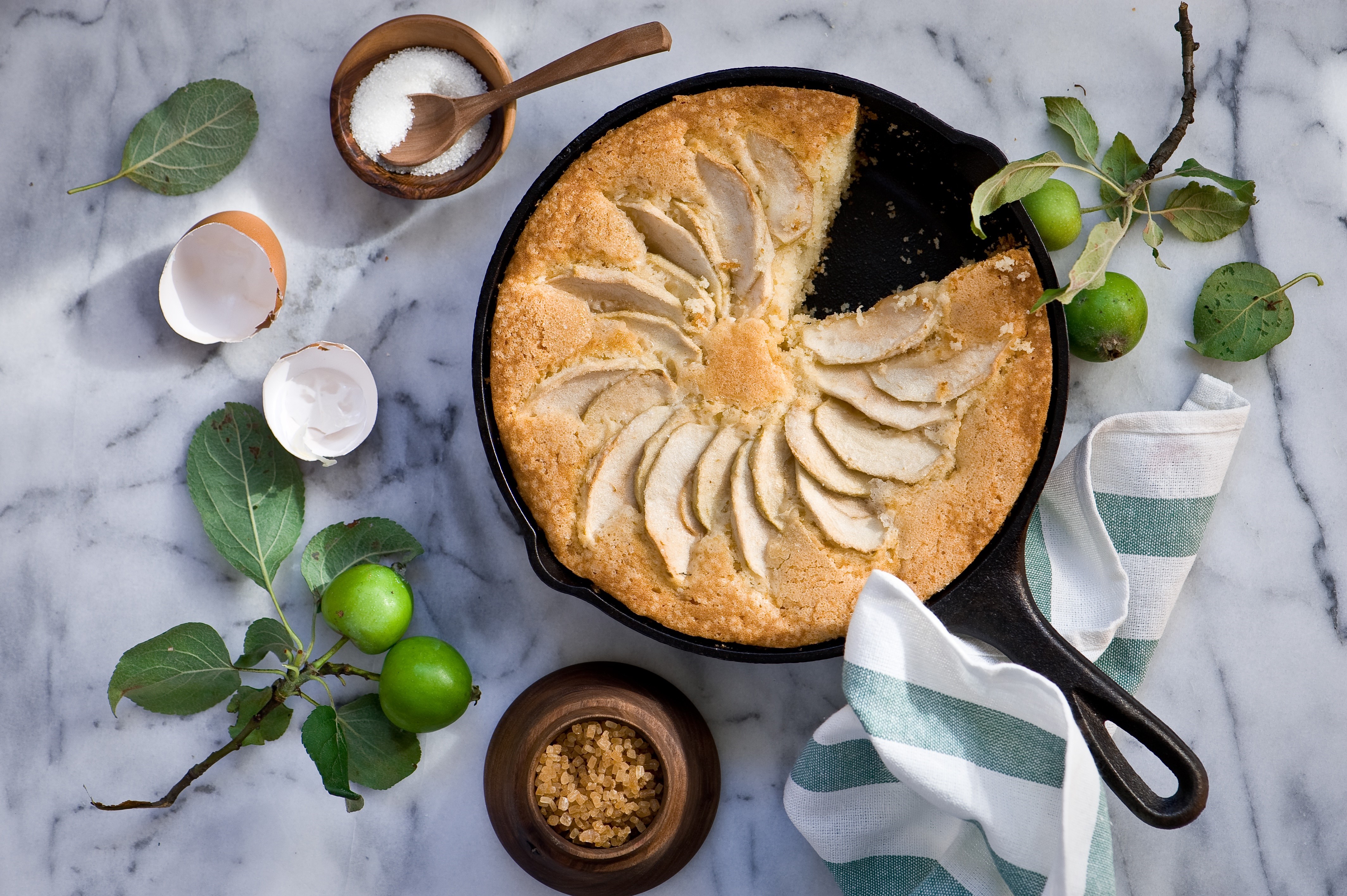 Apple pie in a cast iron skillet by Anna Verdina HD Wallpaper