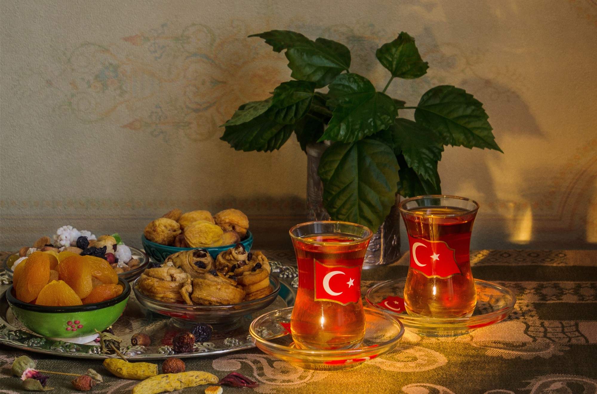 Turkish tea with dried fruits and cookies HD Wallpaper