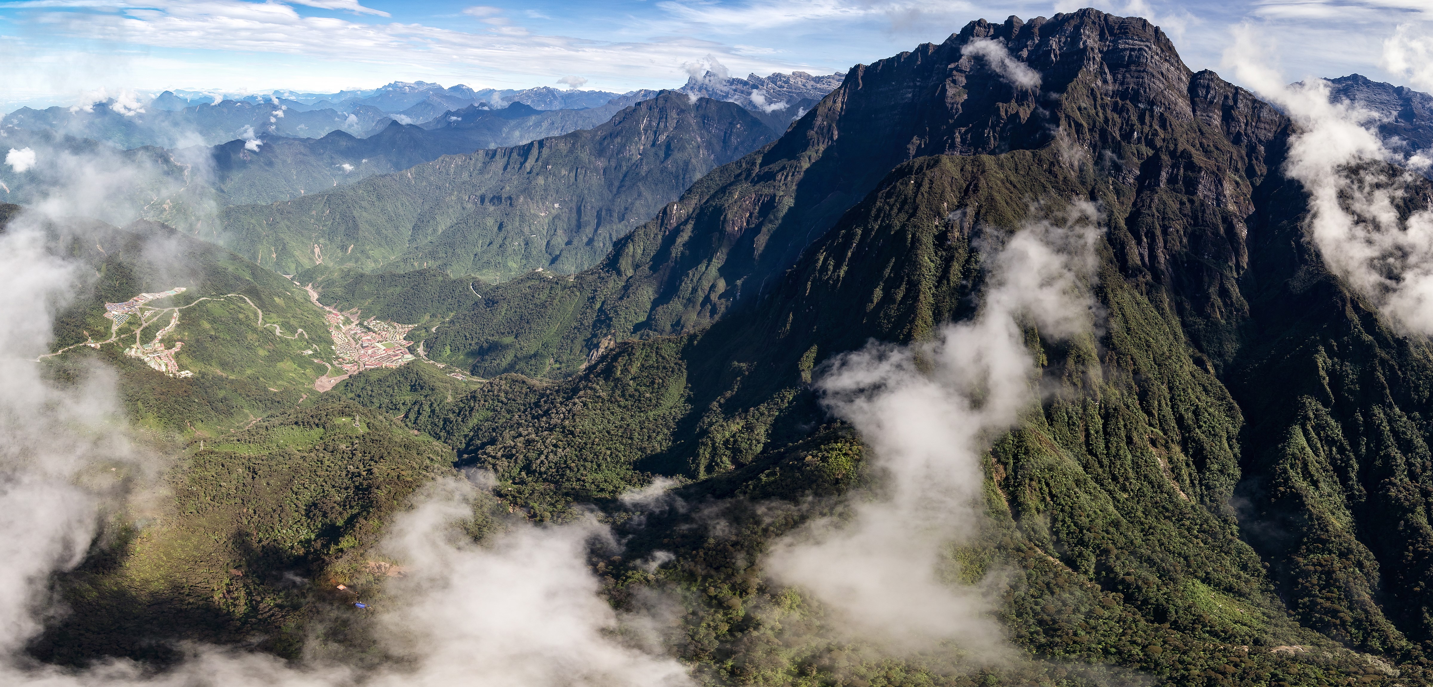 4K Papua Indonesia Mountains Crag Moss HD Wallpaper
