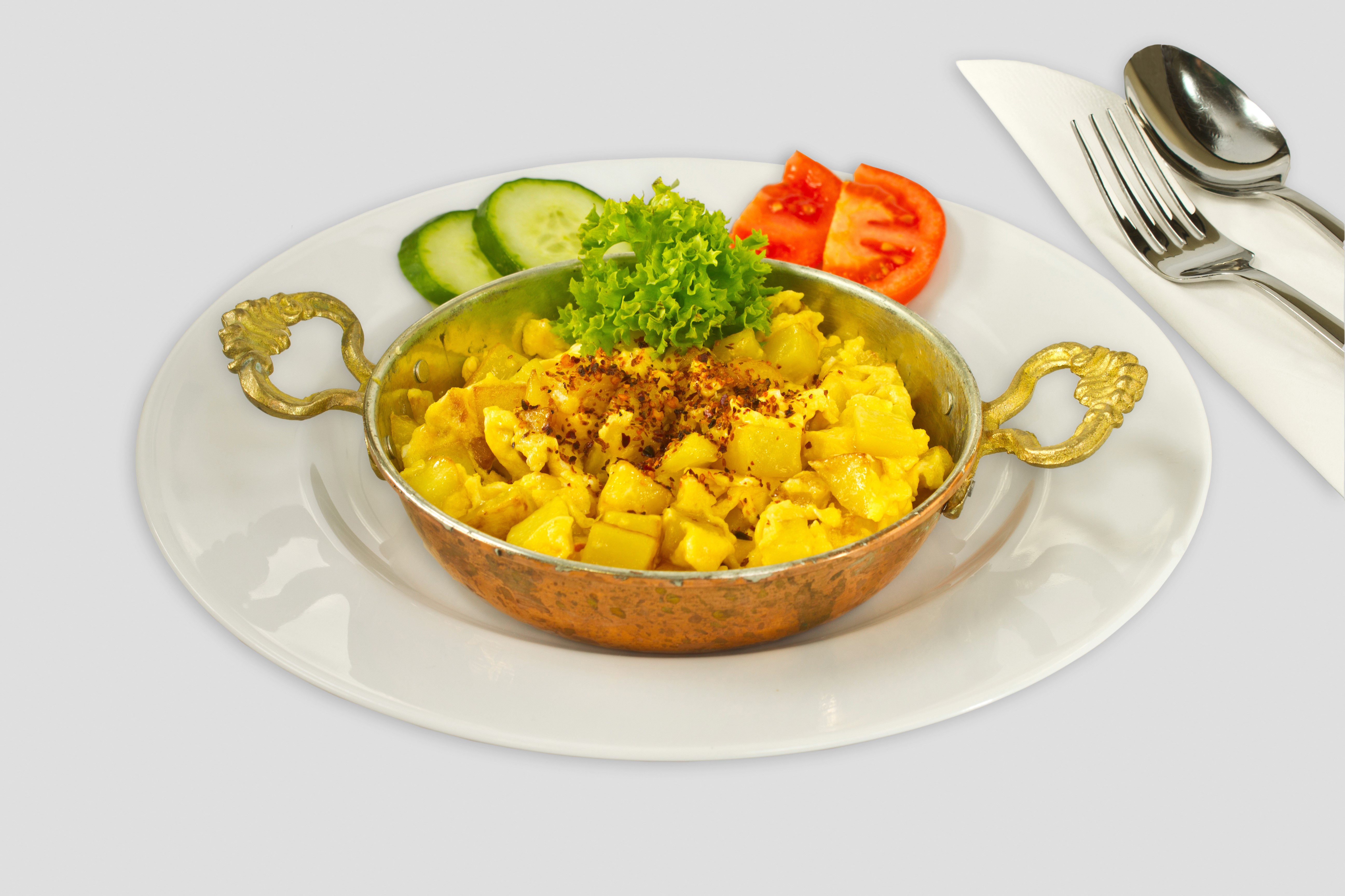 Scrambled eggs with potatoes and vegetables HD Wallpaper