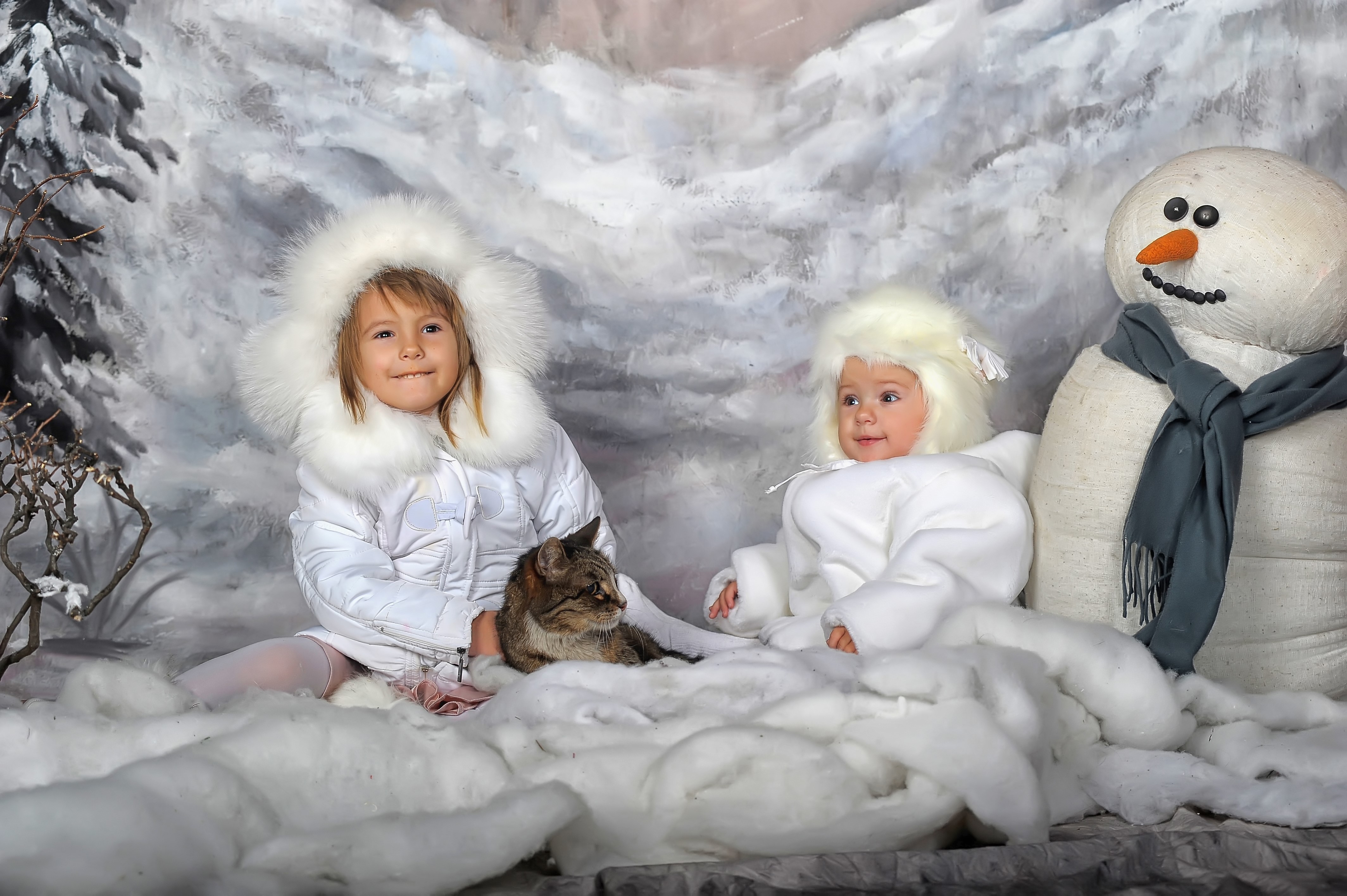 Two girls and a cat with a snowman HD Wallpaper