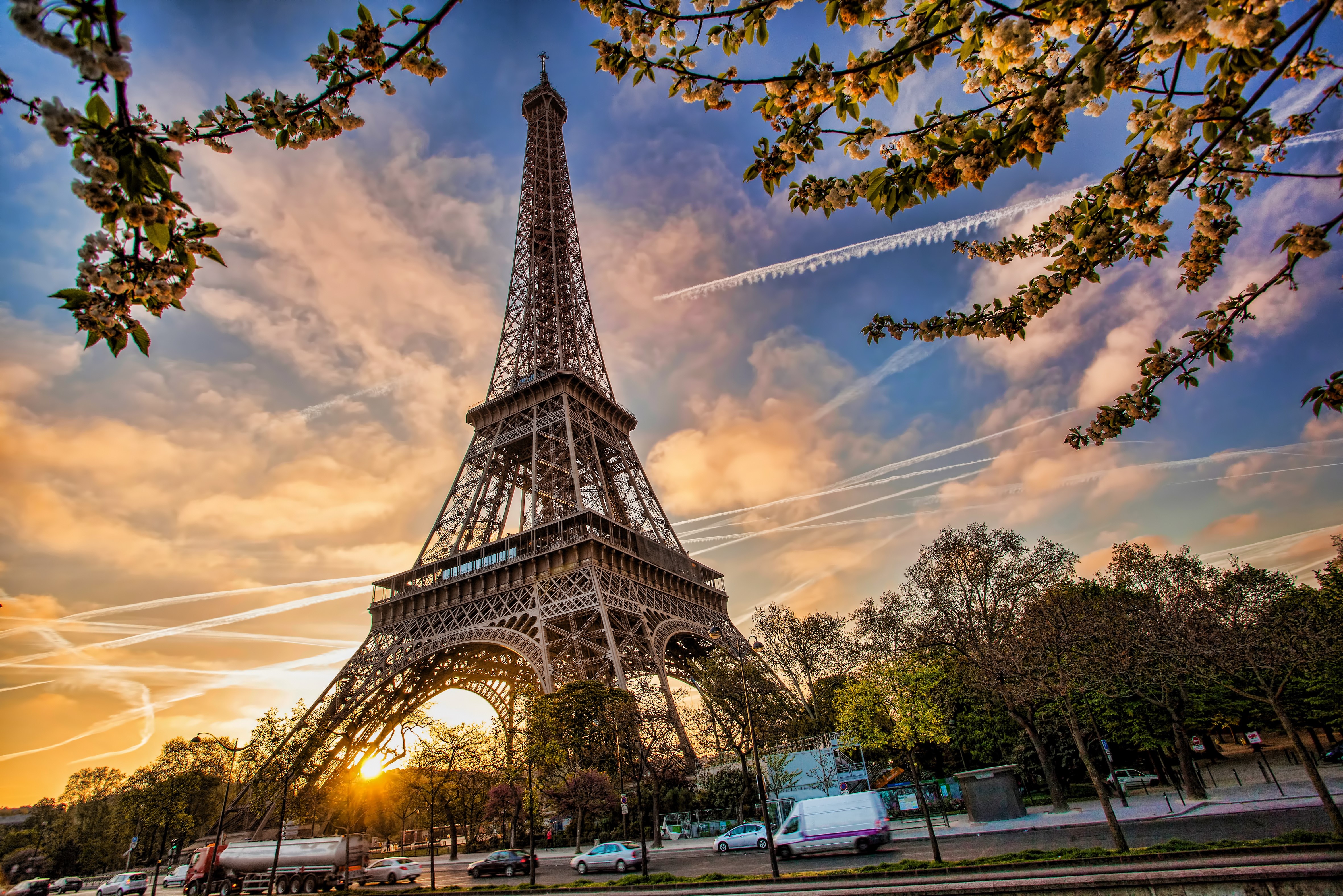 4K Eiffel Tower in Paris, France HD Wallpaper
