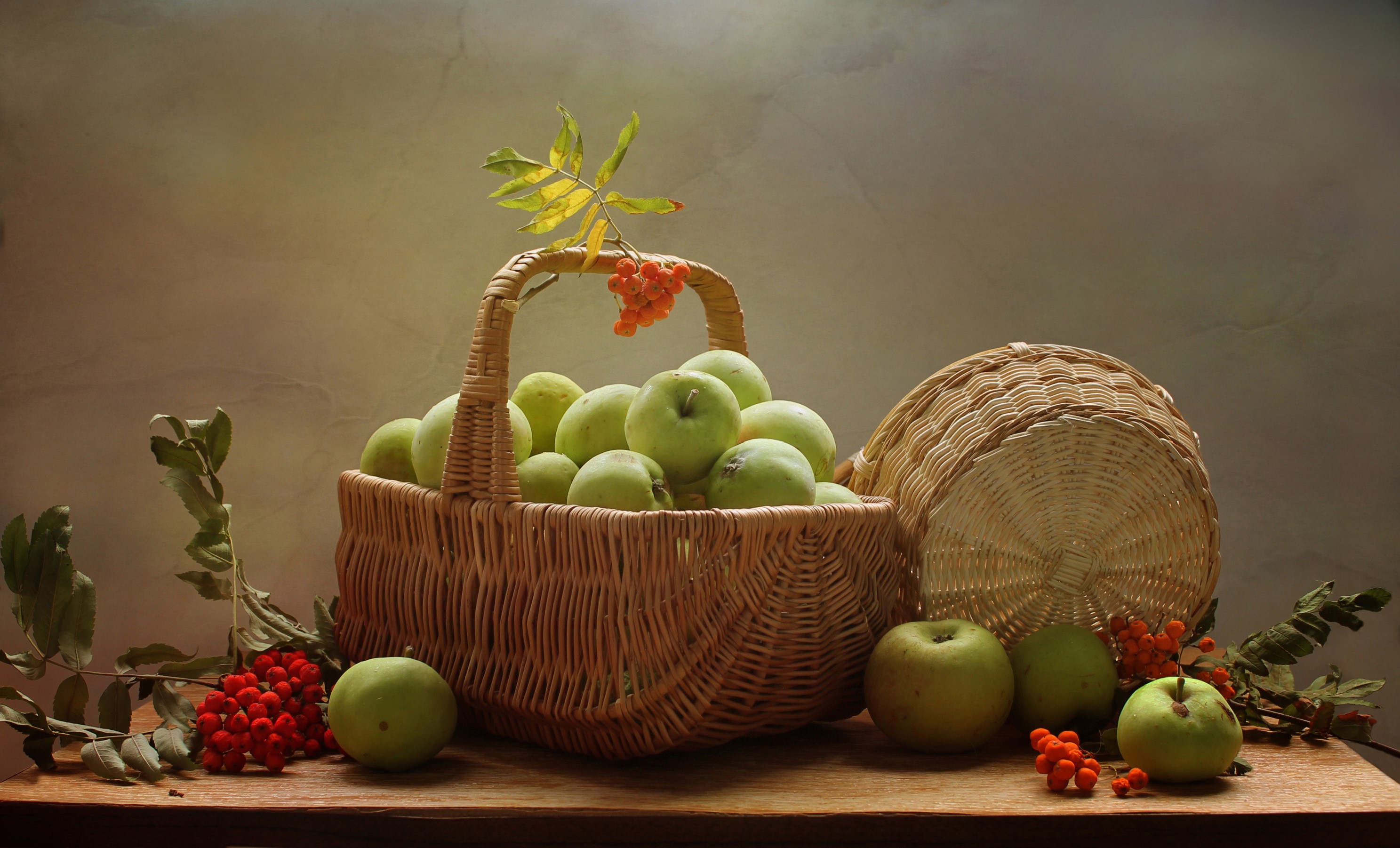 Still-life with apples and rowan berries in a wicker basket HD Wallpaper