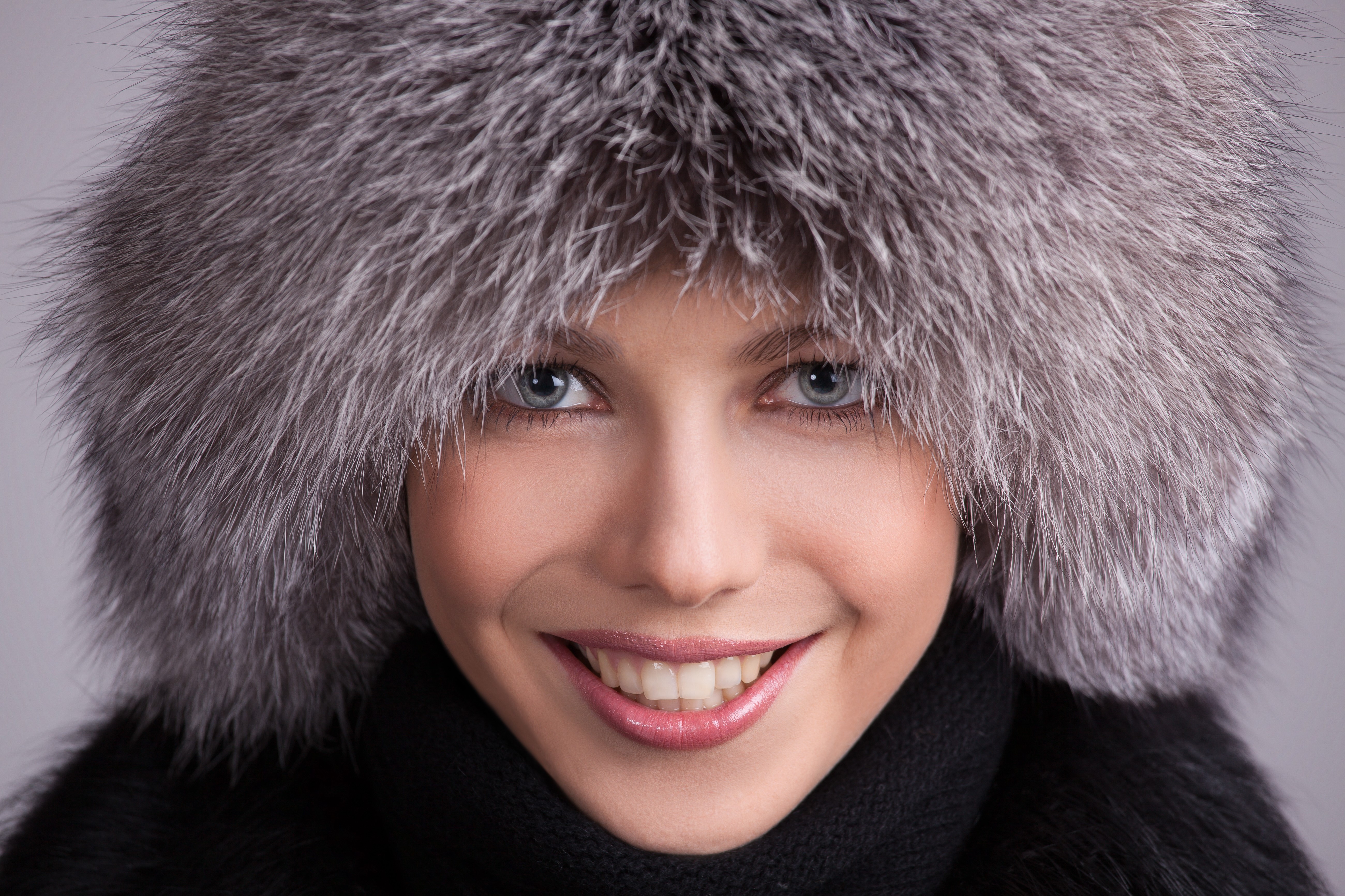 Woman in a fur winter hat and scarf HD Wallpaper