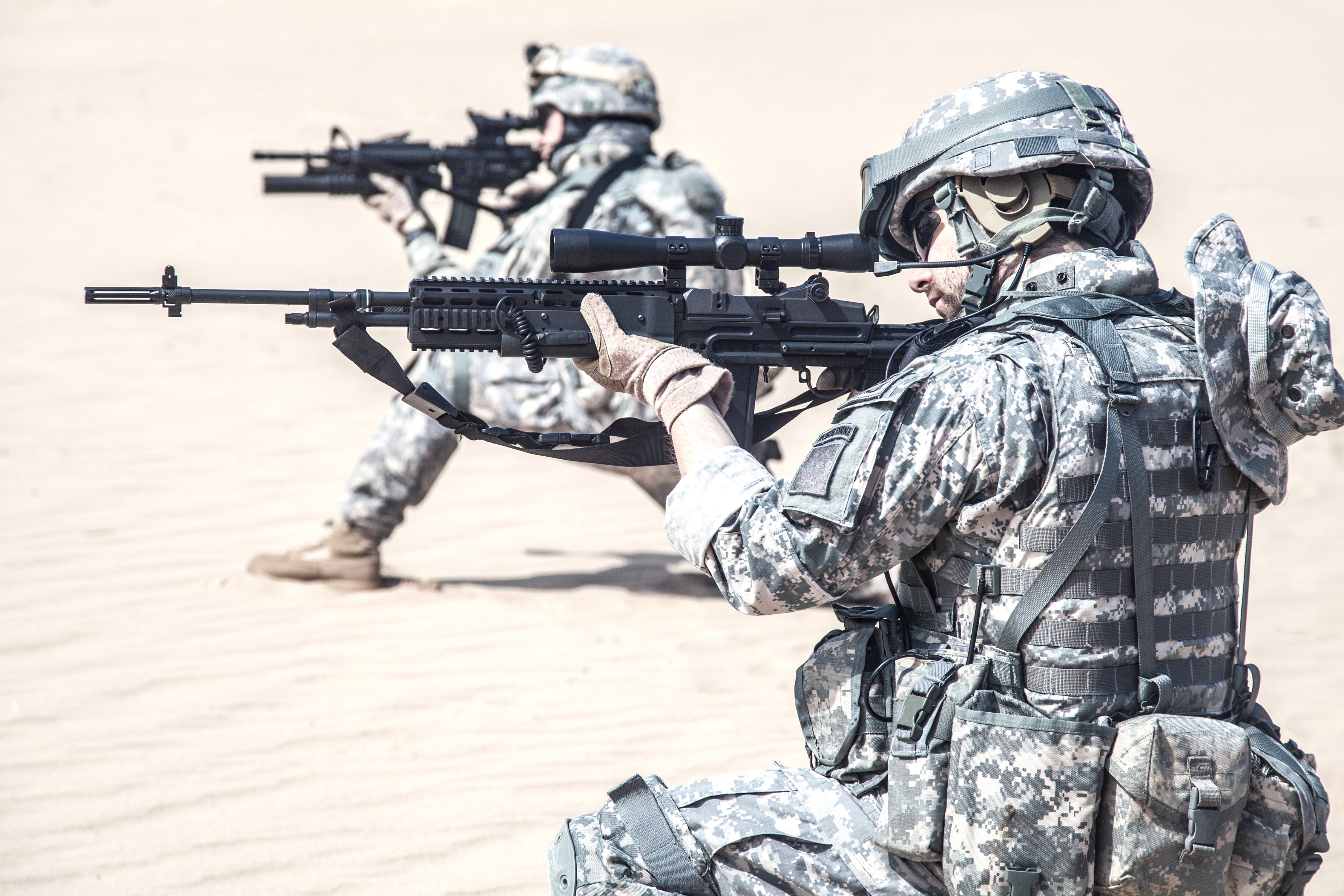 Soldiers with Assault Rifles in Desert HD Wallpaper