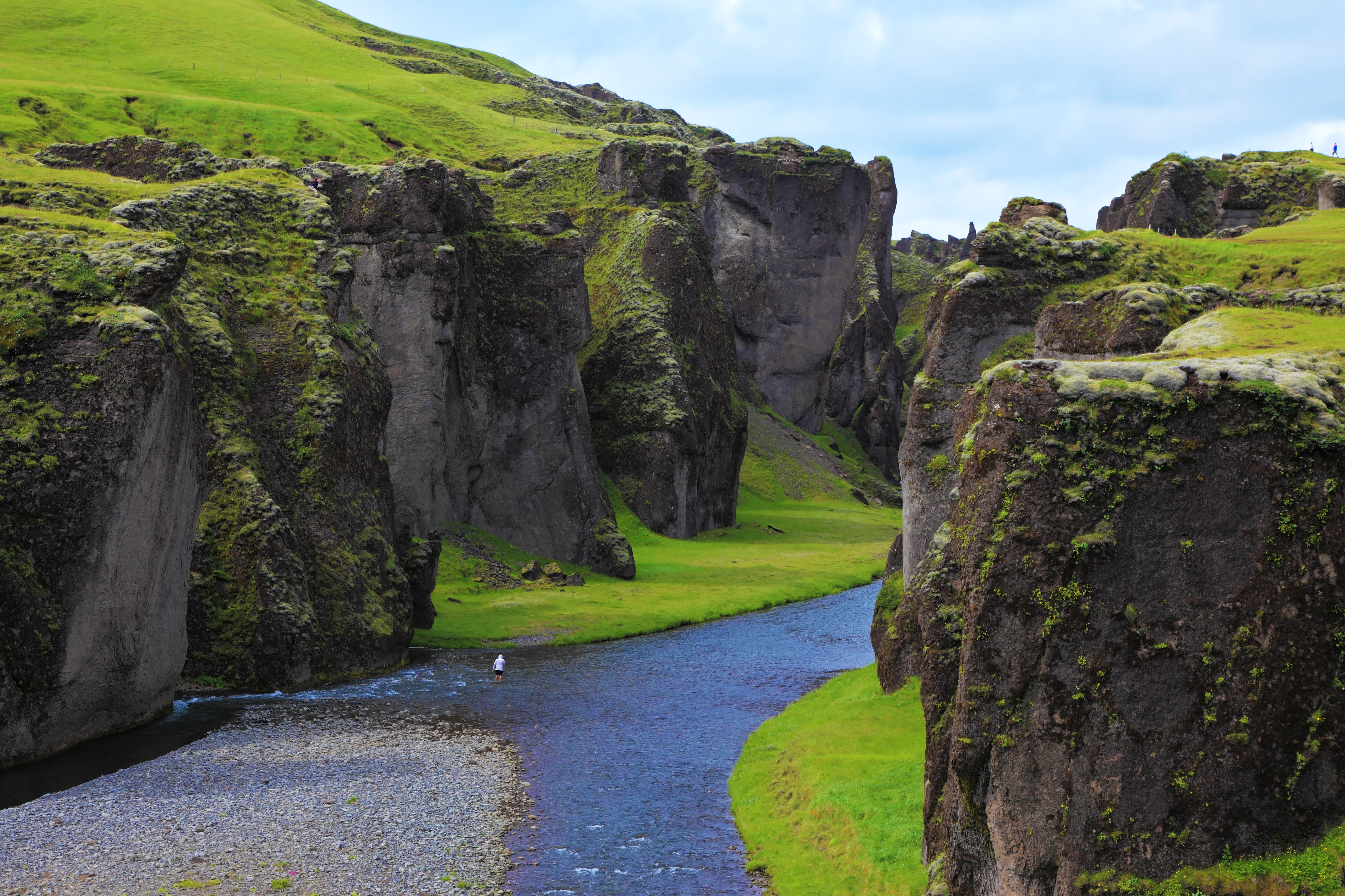Fjaðrárgljúfur Canyon, Iceland HD Wallpaper