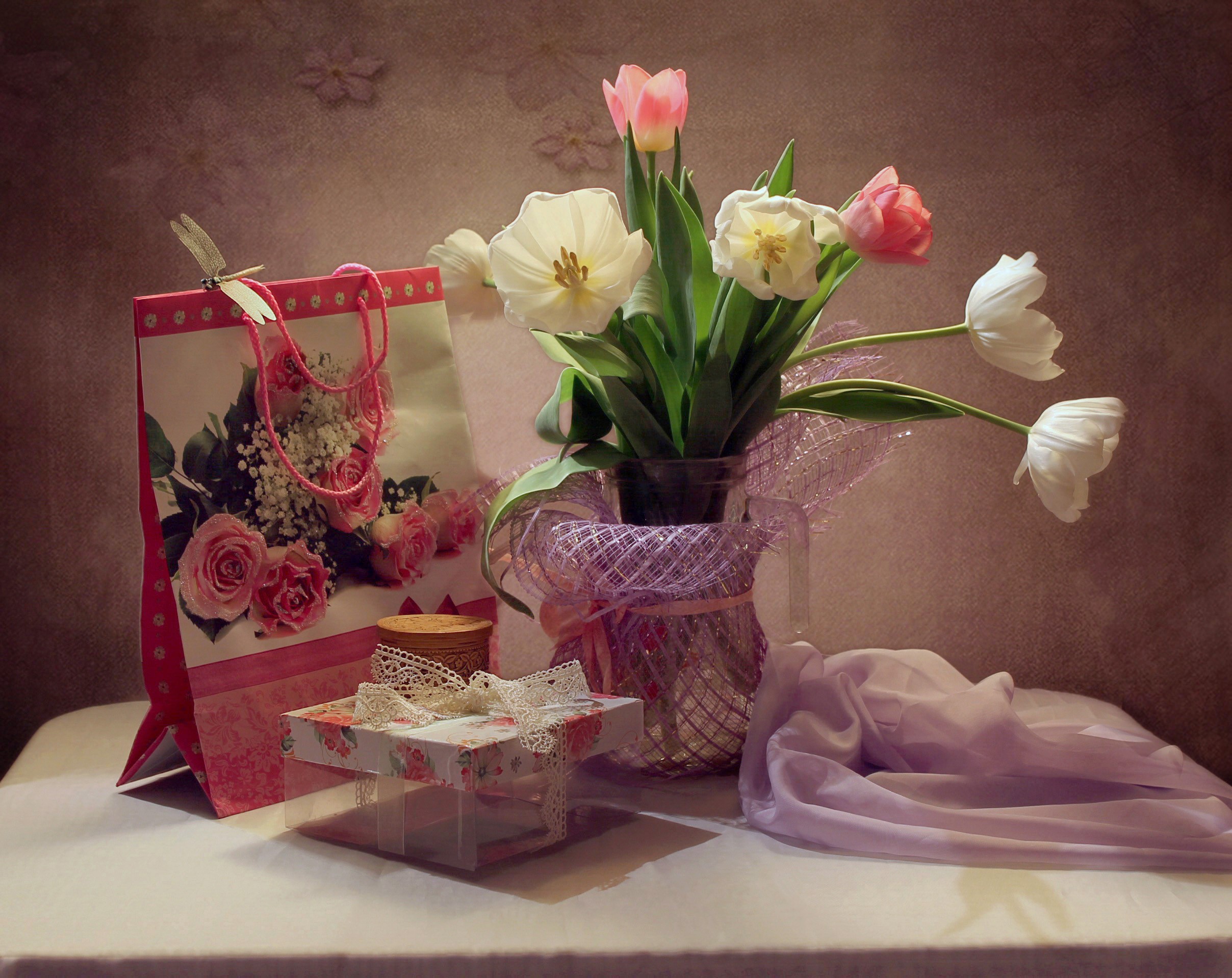 Still-life with tulips and gifts HD Wallpaper