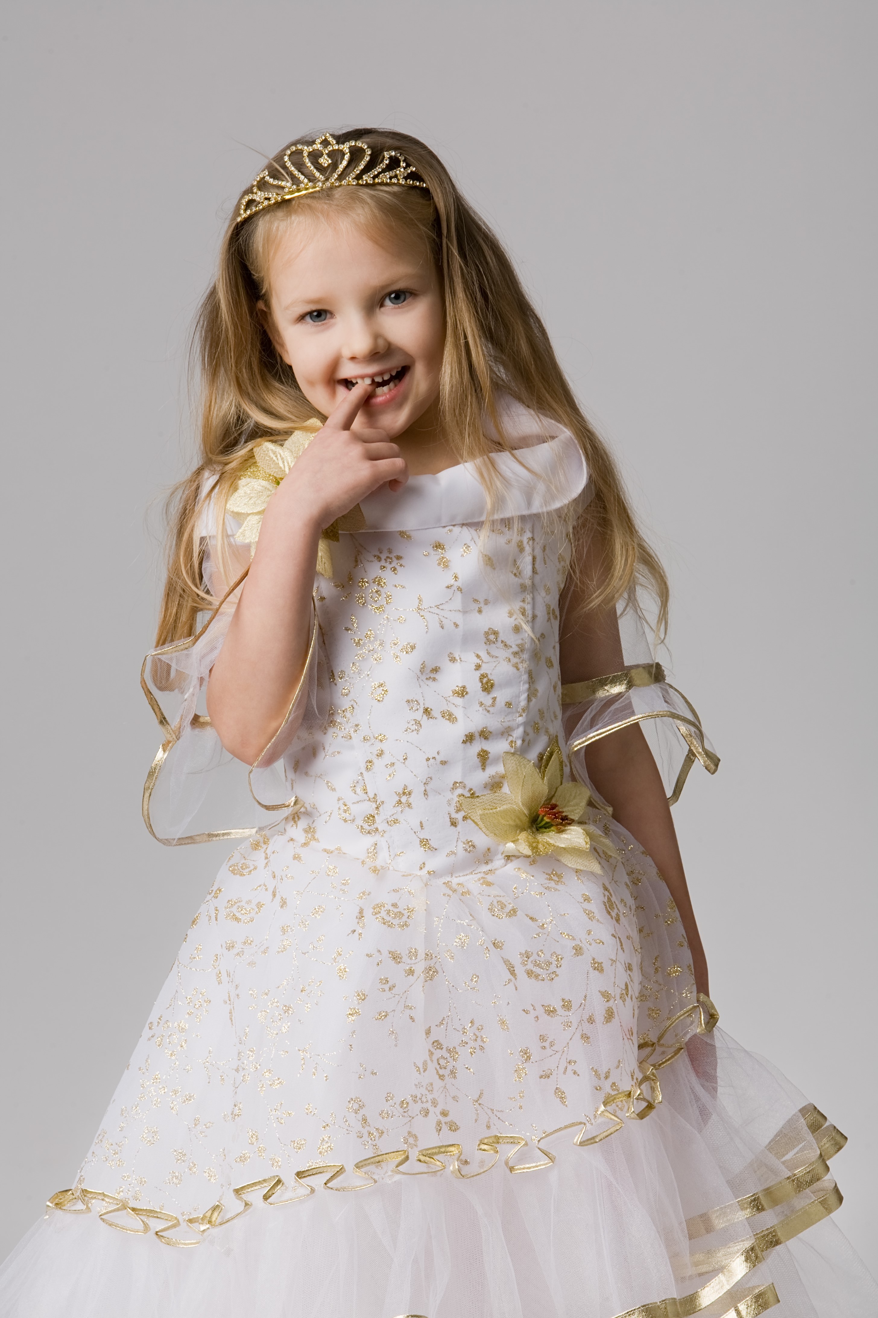 Little girl in a princess dress and tiara HD Phone Wallpaper