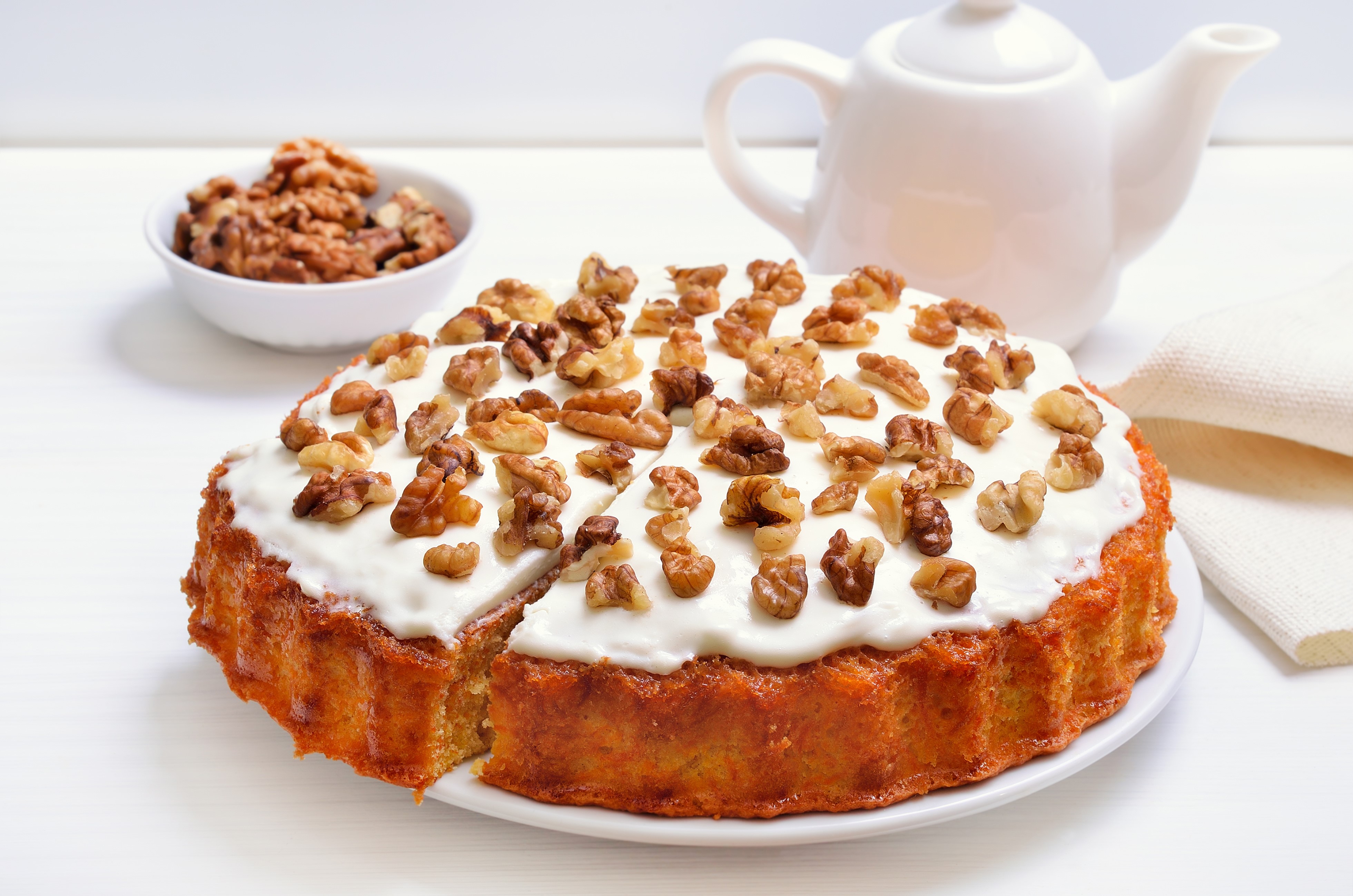 Carrot cake with walnuts and cream cheese frosting HD Wallpaper