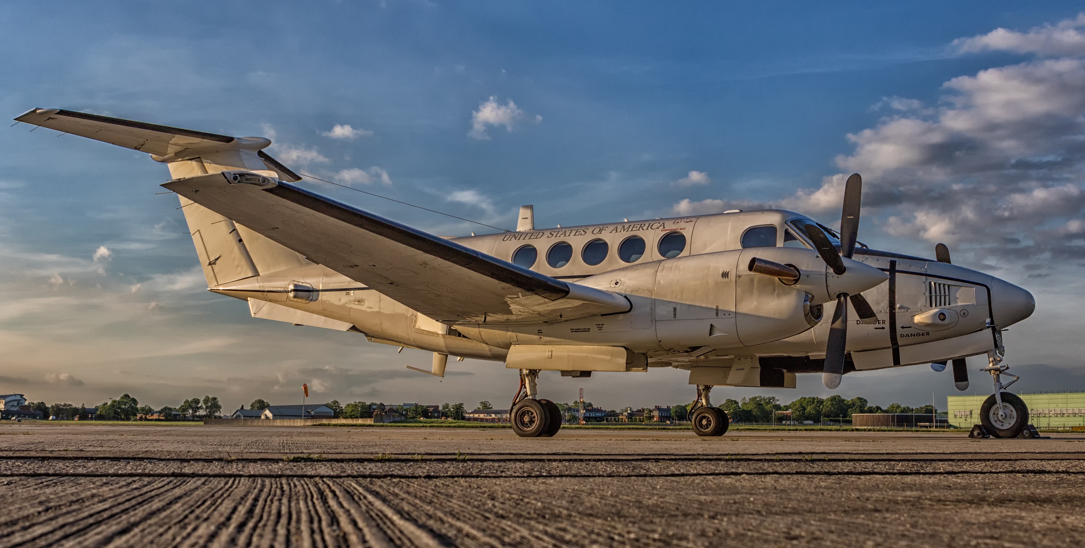 Beech C-12U Huron 84-00157-2 United States of America HD Wallpaper