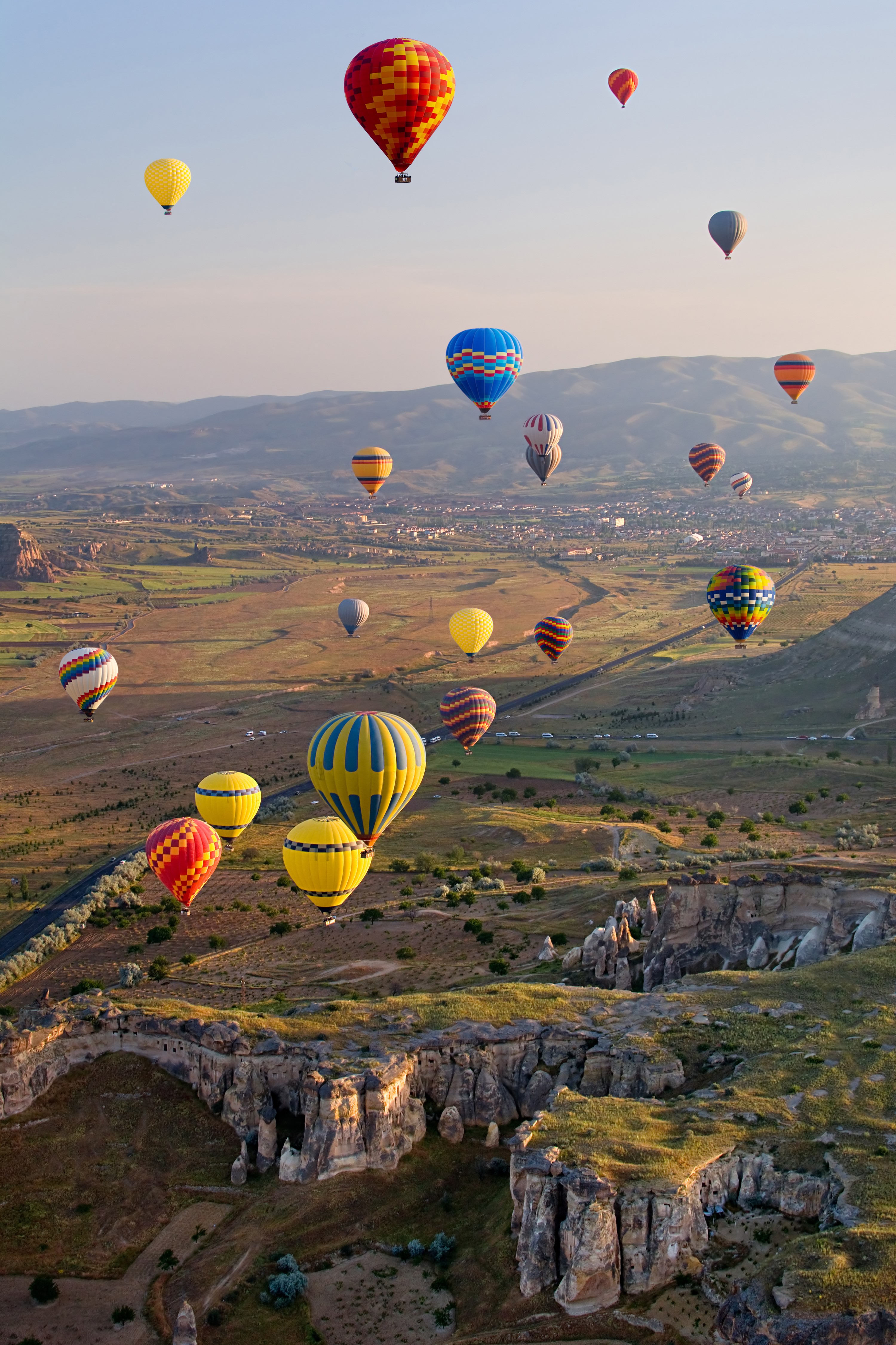 Hot air balloons over Cappadocia, Turkey HD Phone Wallpaper