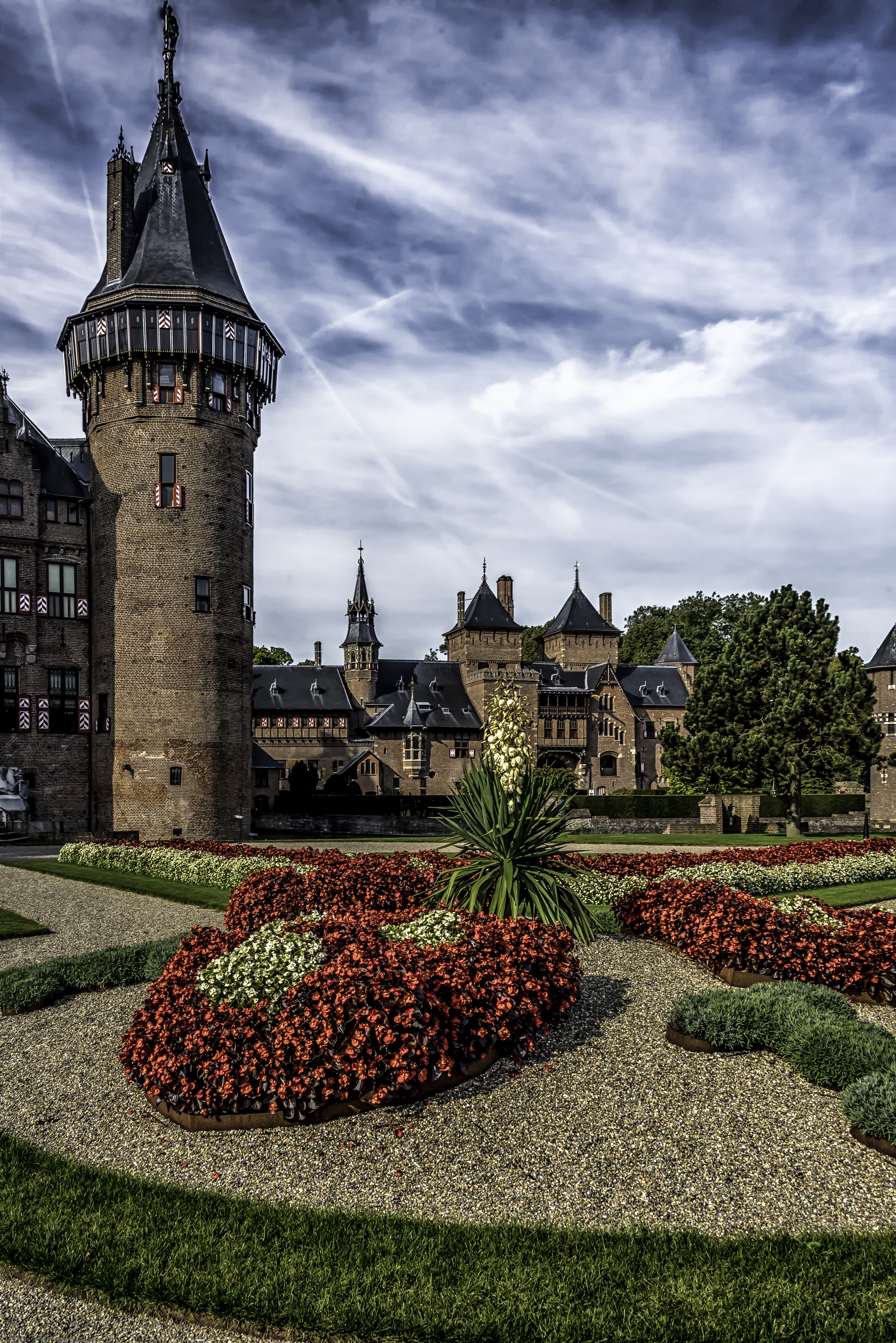 Castle De Haar in the Netherlands with formal gardens HD Phone Wallpaper