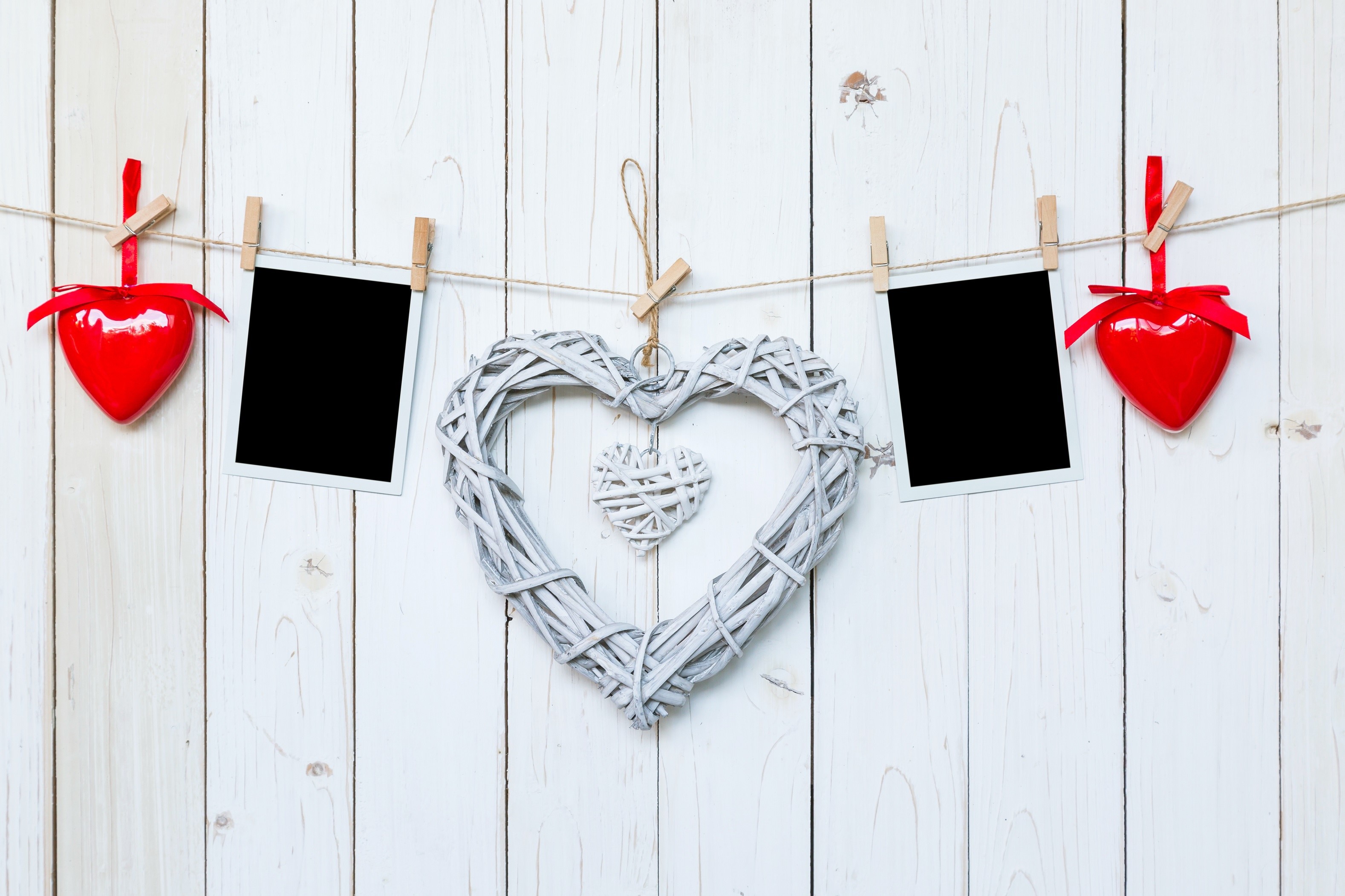 Valentine's Day hearts and photos on a clothesline HD Wallpaper