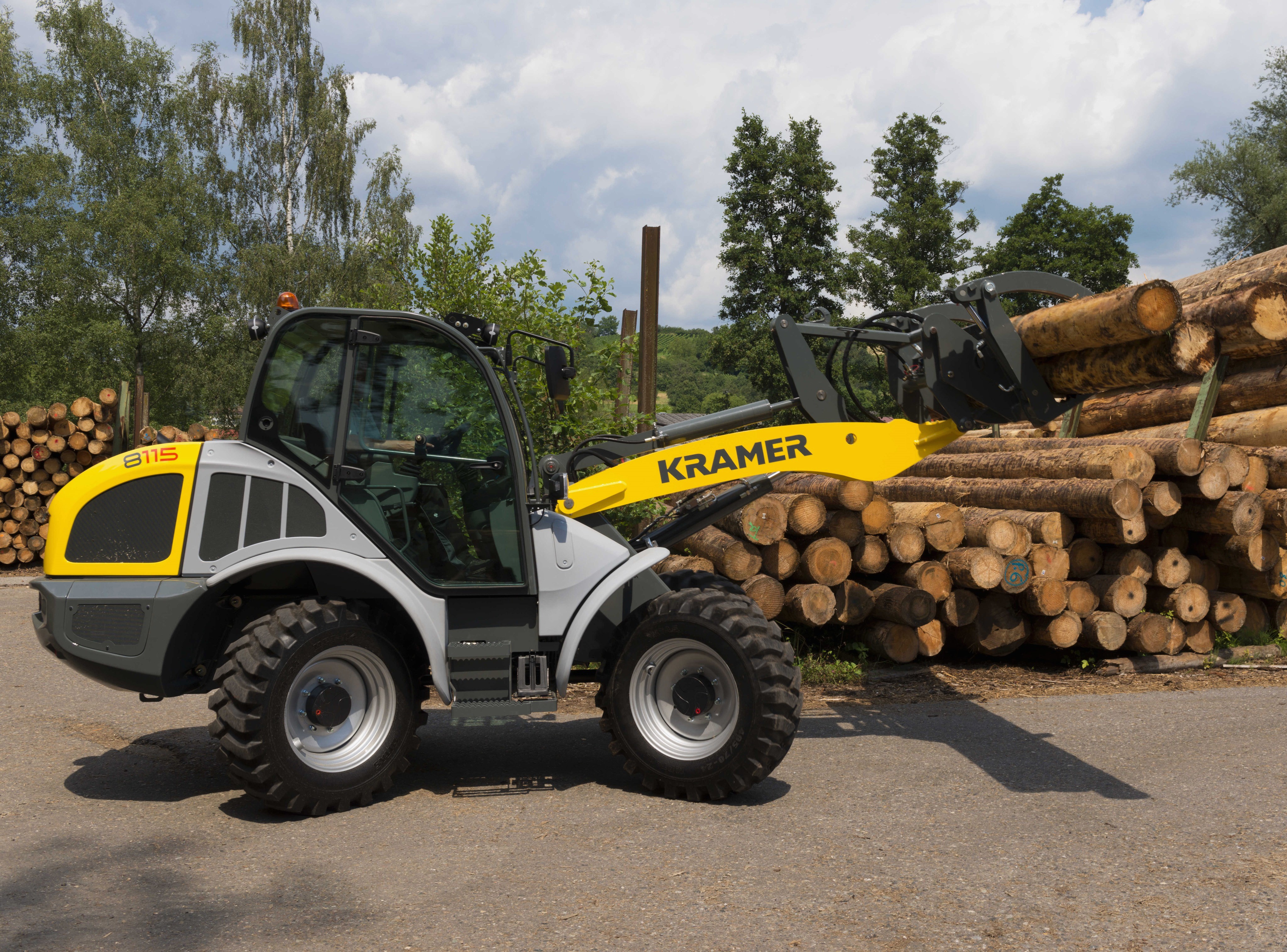 Kramer 8115 Telehandler with Logs HD Wallpaper