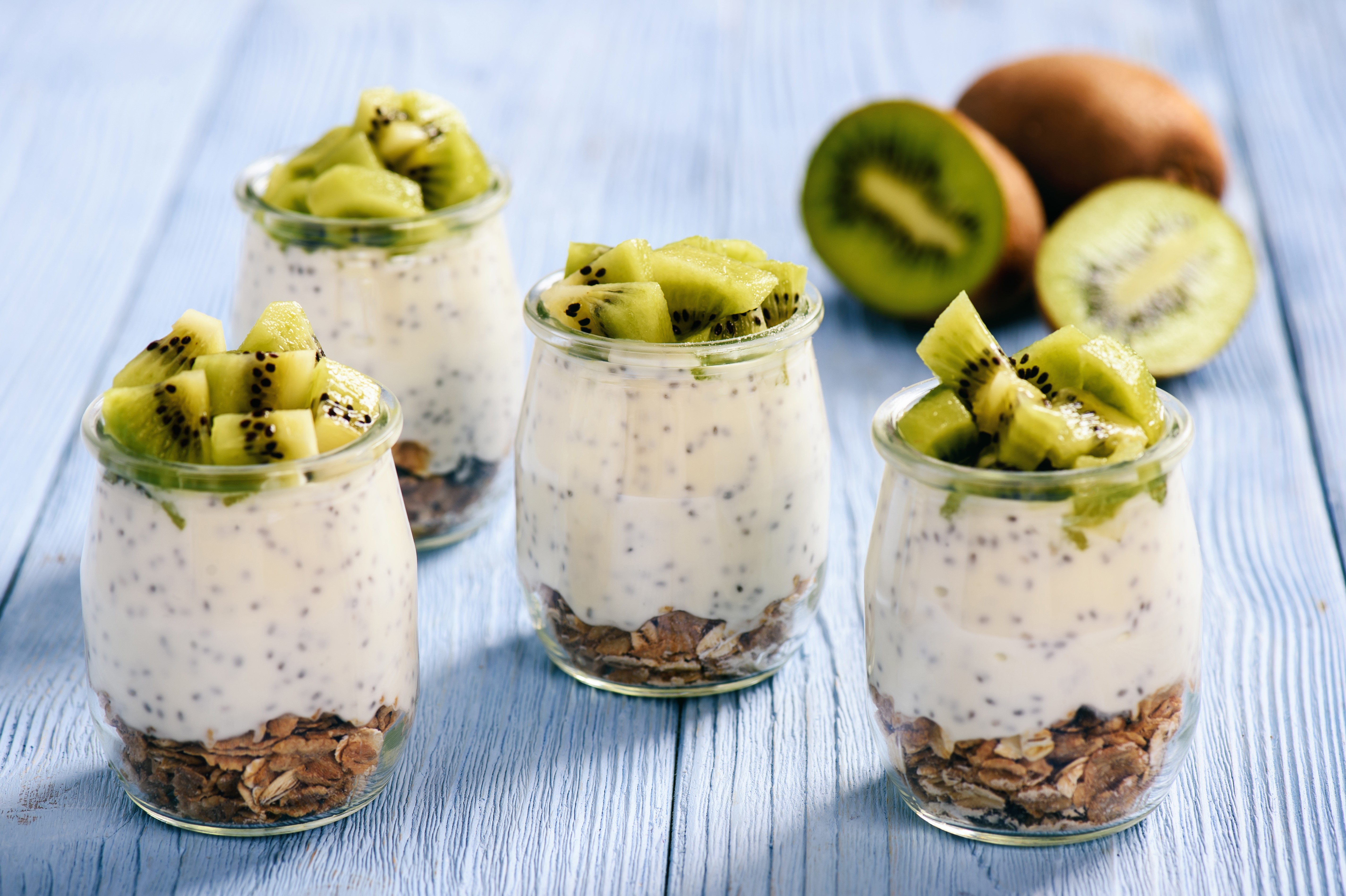 Dessert with Kiwi and Granola in Glasses HD Wallpaper