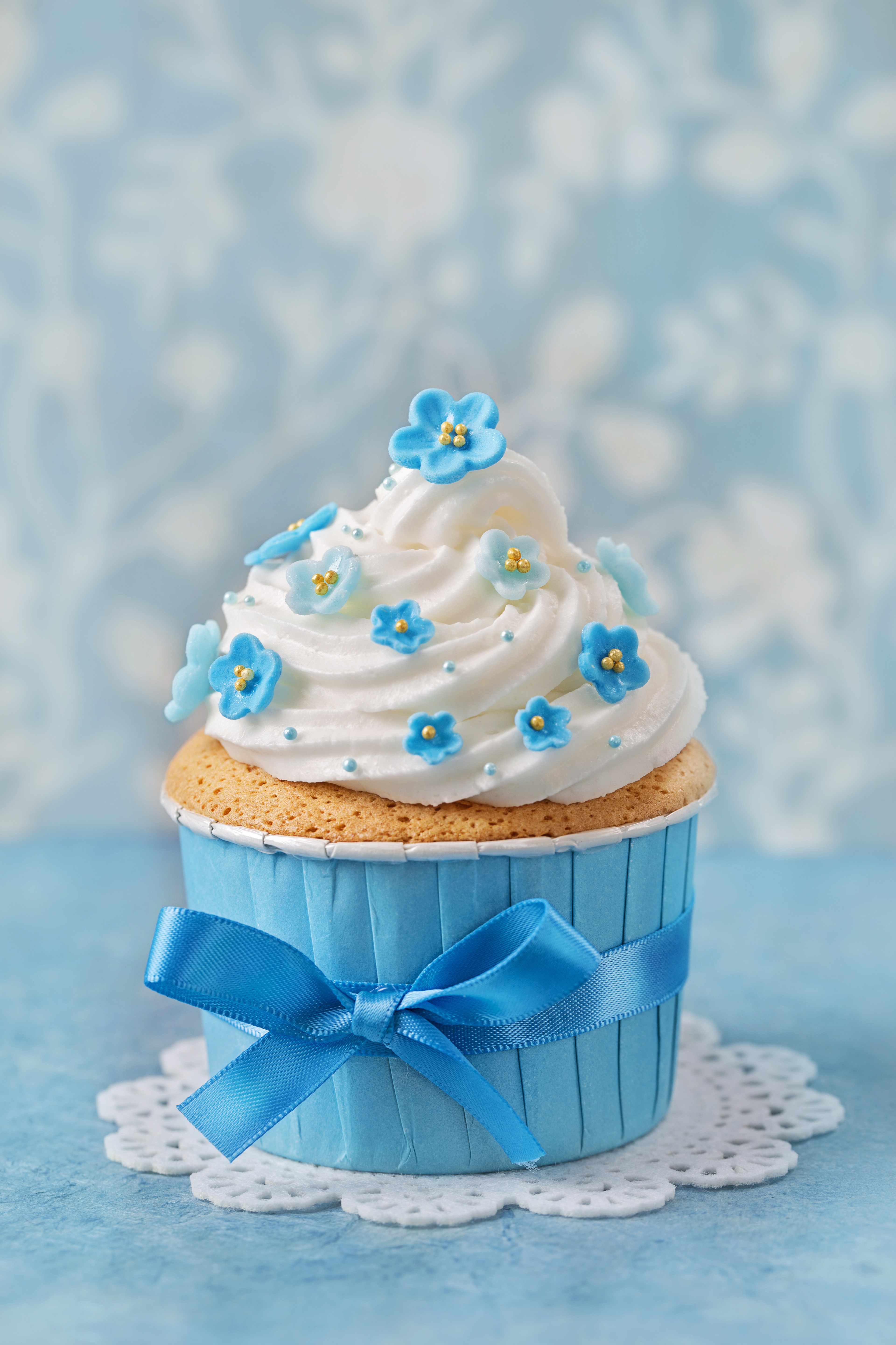 Blue Cupcake with Flowers and Bow HD Phone Wallpaper