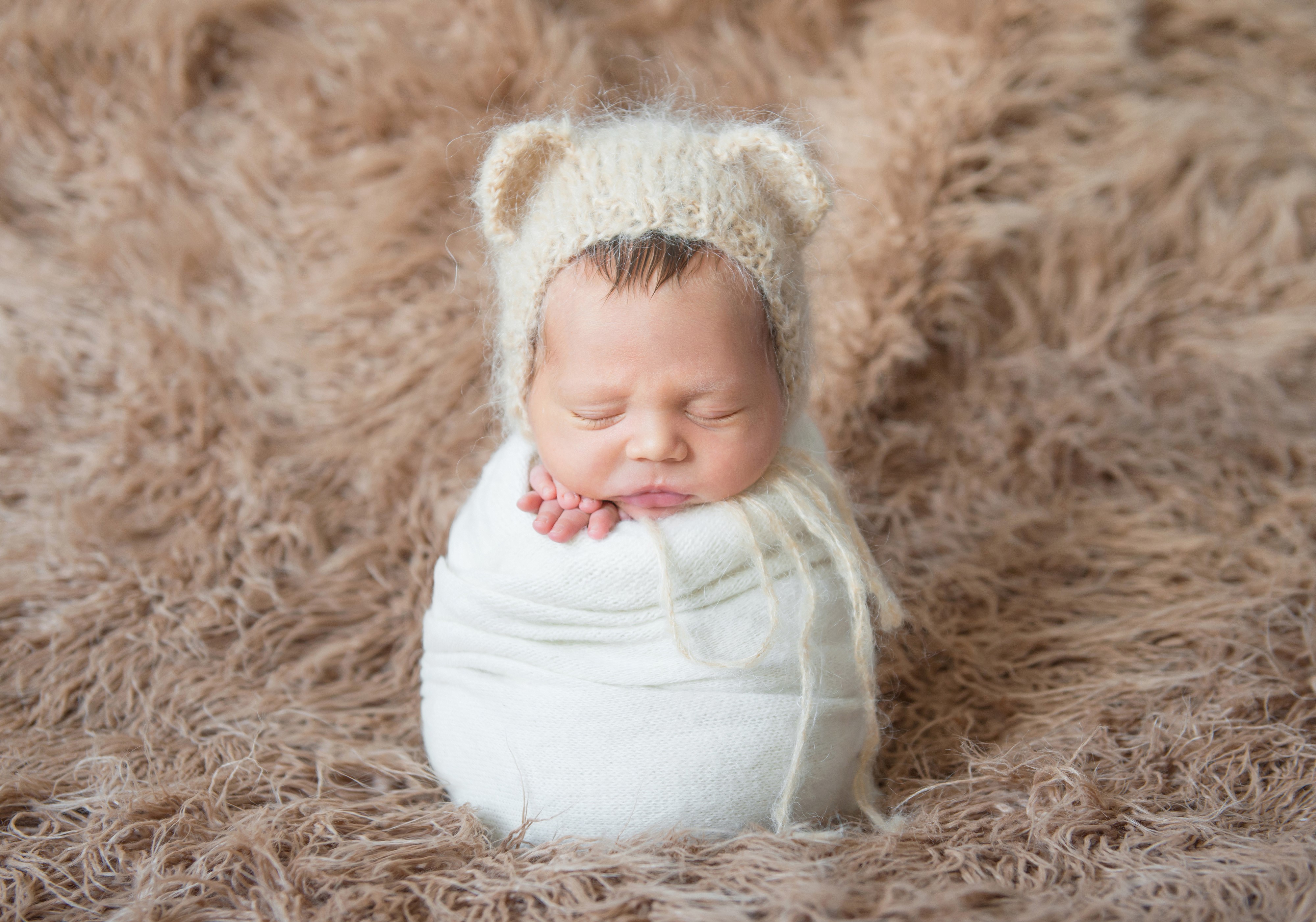 Newborn baby sleeping in a bear hat HD Wallpaper