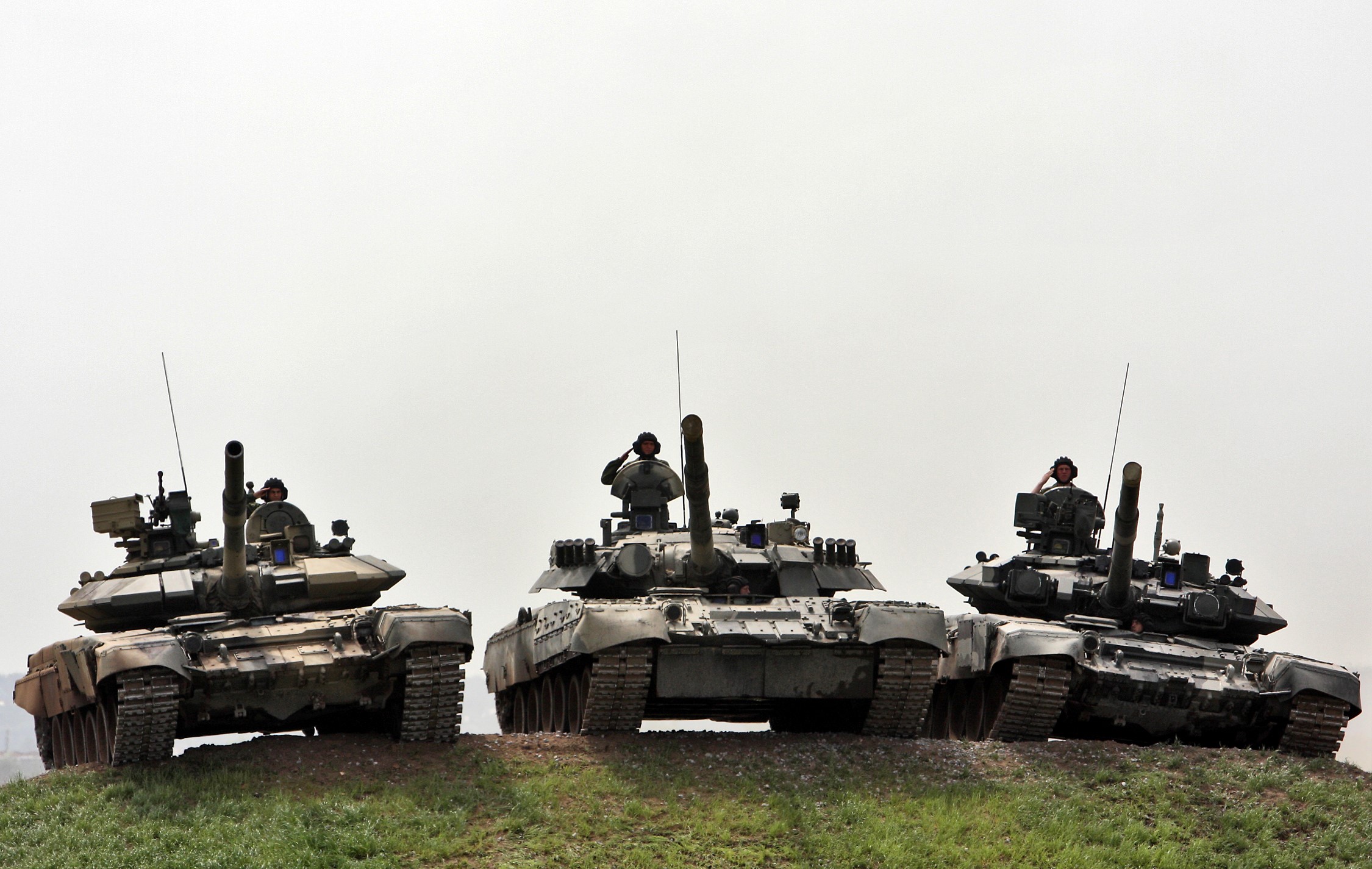 Three Russian tanks with soldiers saluting HD Wallpaper