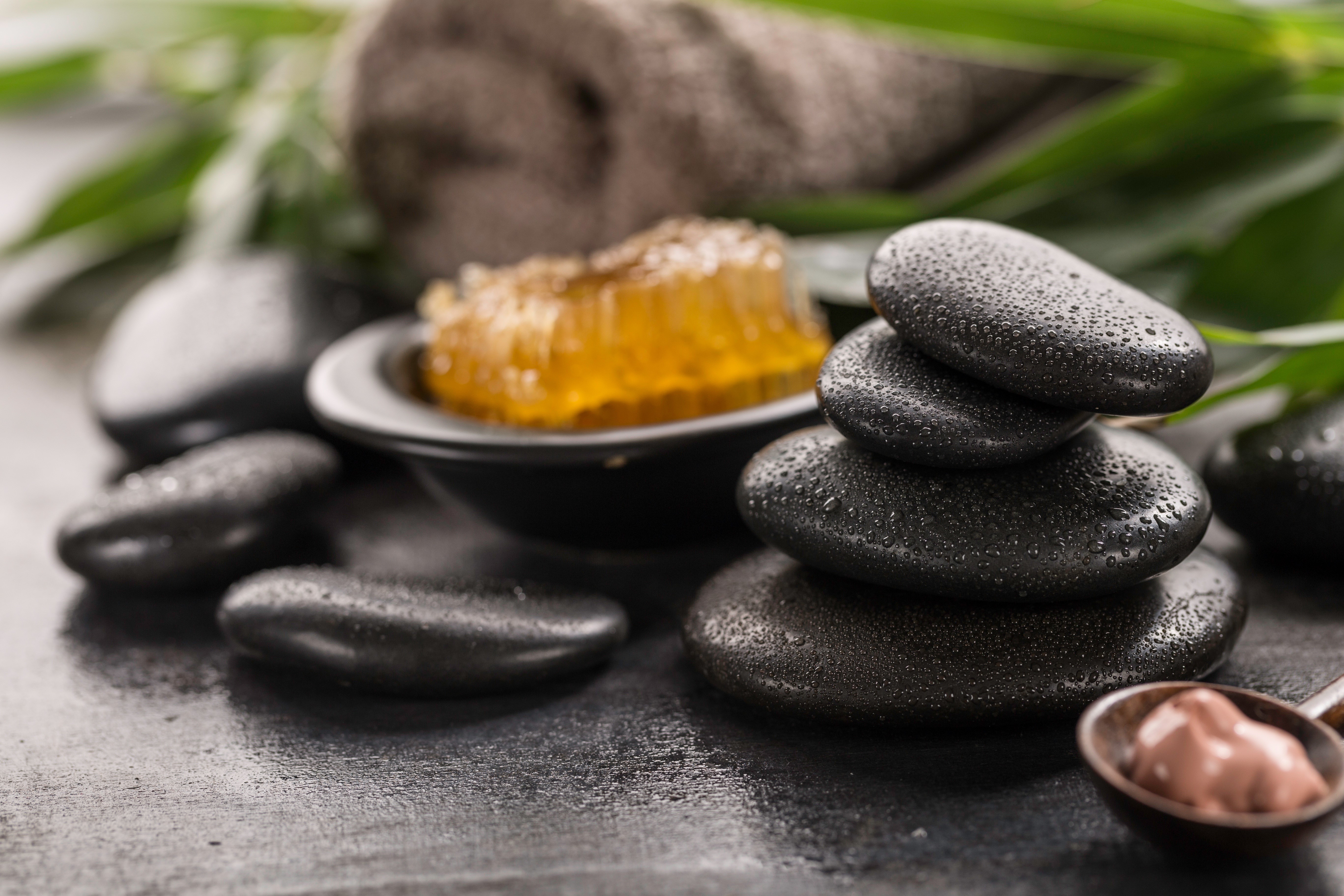 Spa stones with honeycomb and clay HD Wallpaper