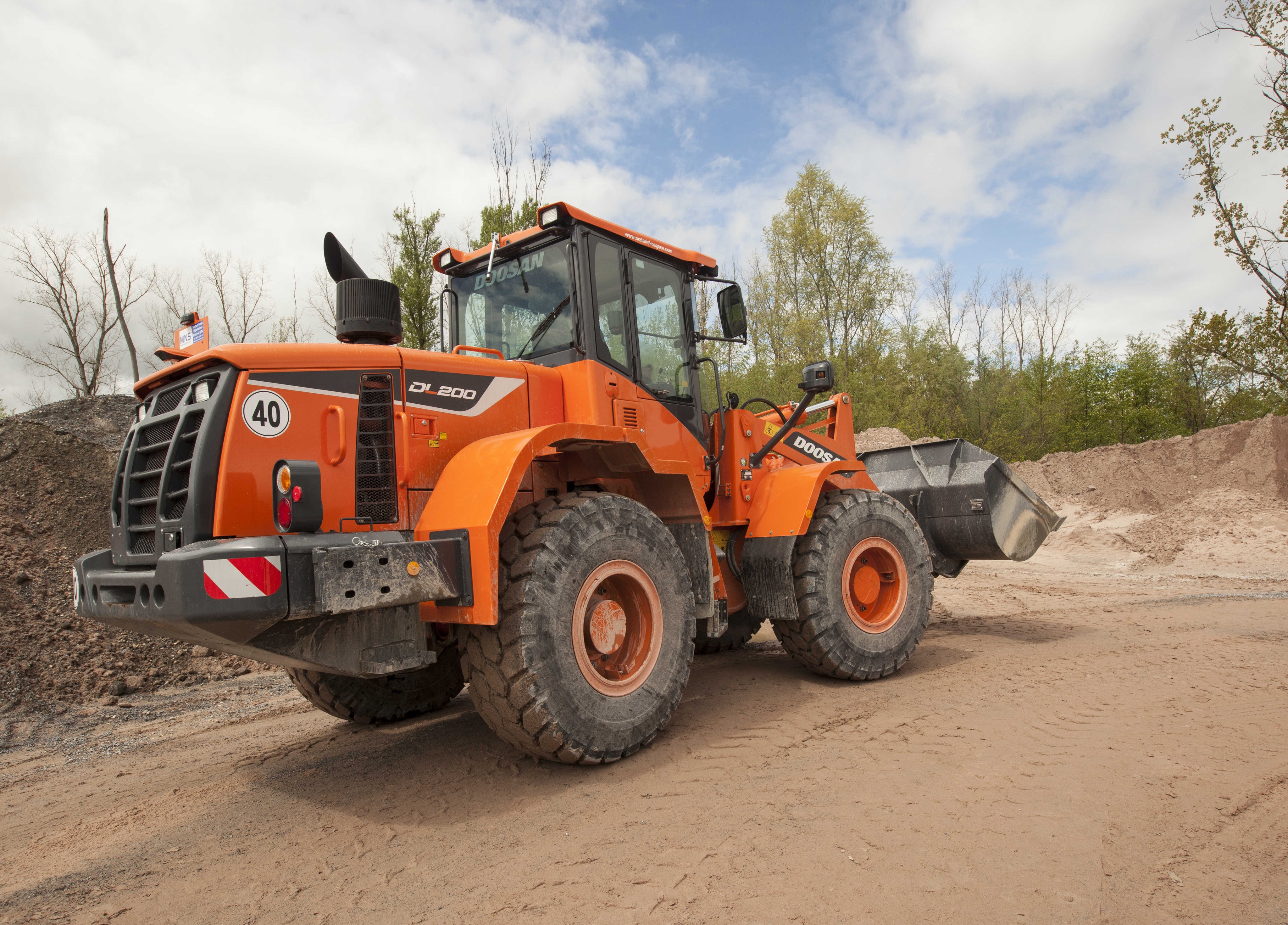 2016-17 Doosan DL200-5 Loader HD Wallpaper