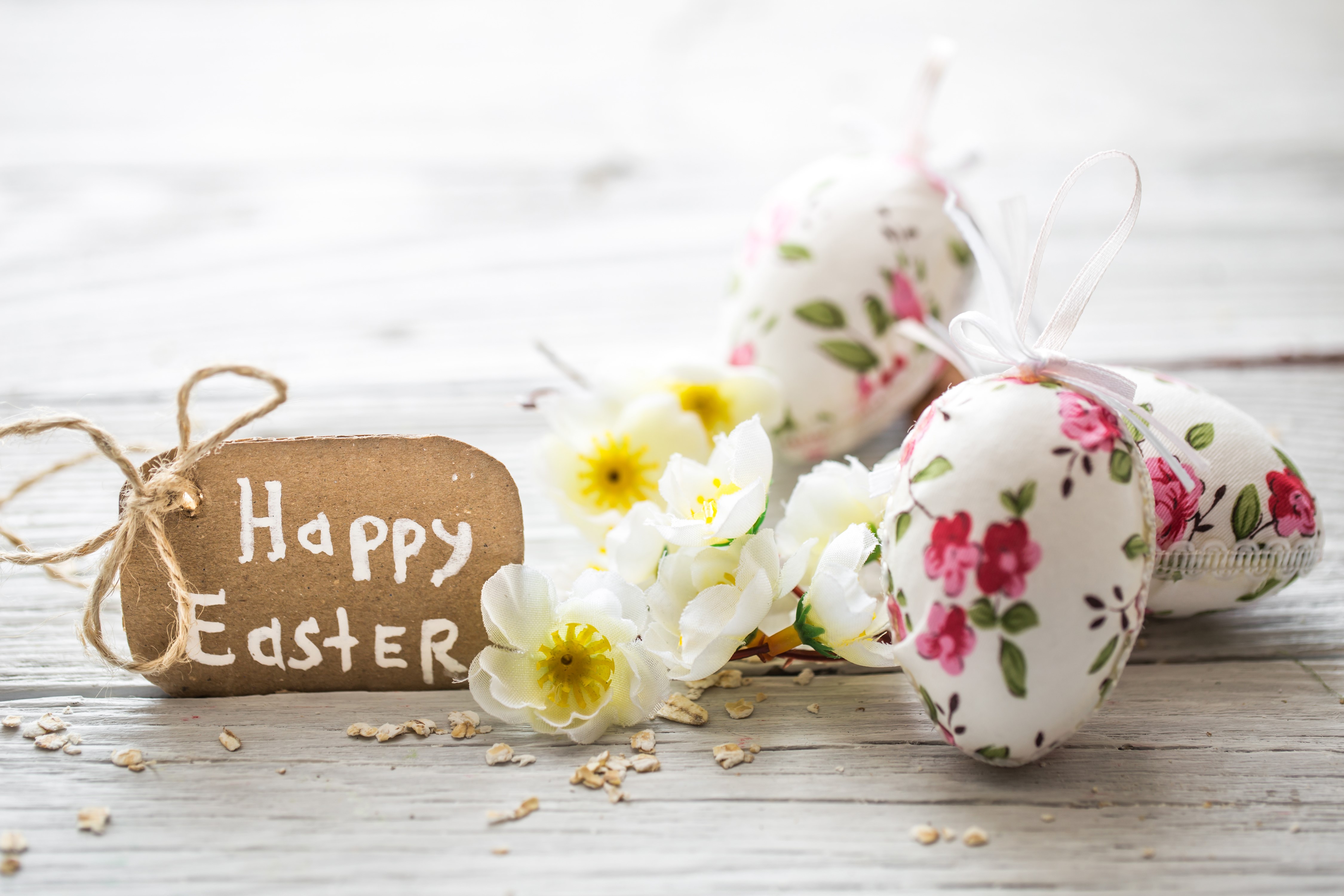Easter eggs and flowers on a wooden table HD Wallpaper