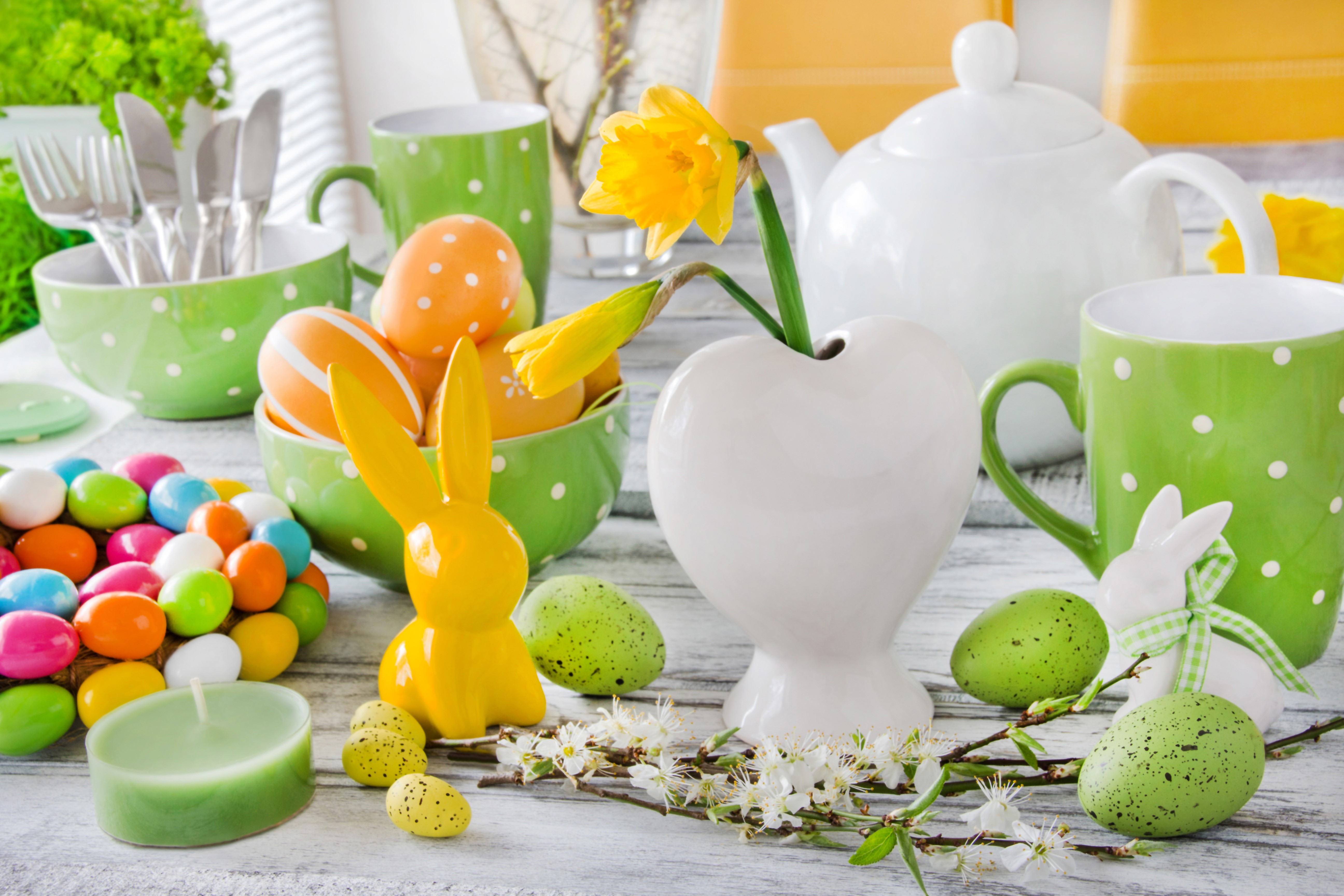 Easter Table Setting with Eggs, Rabbits, and Flowers HD Wallpaper