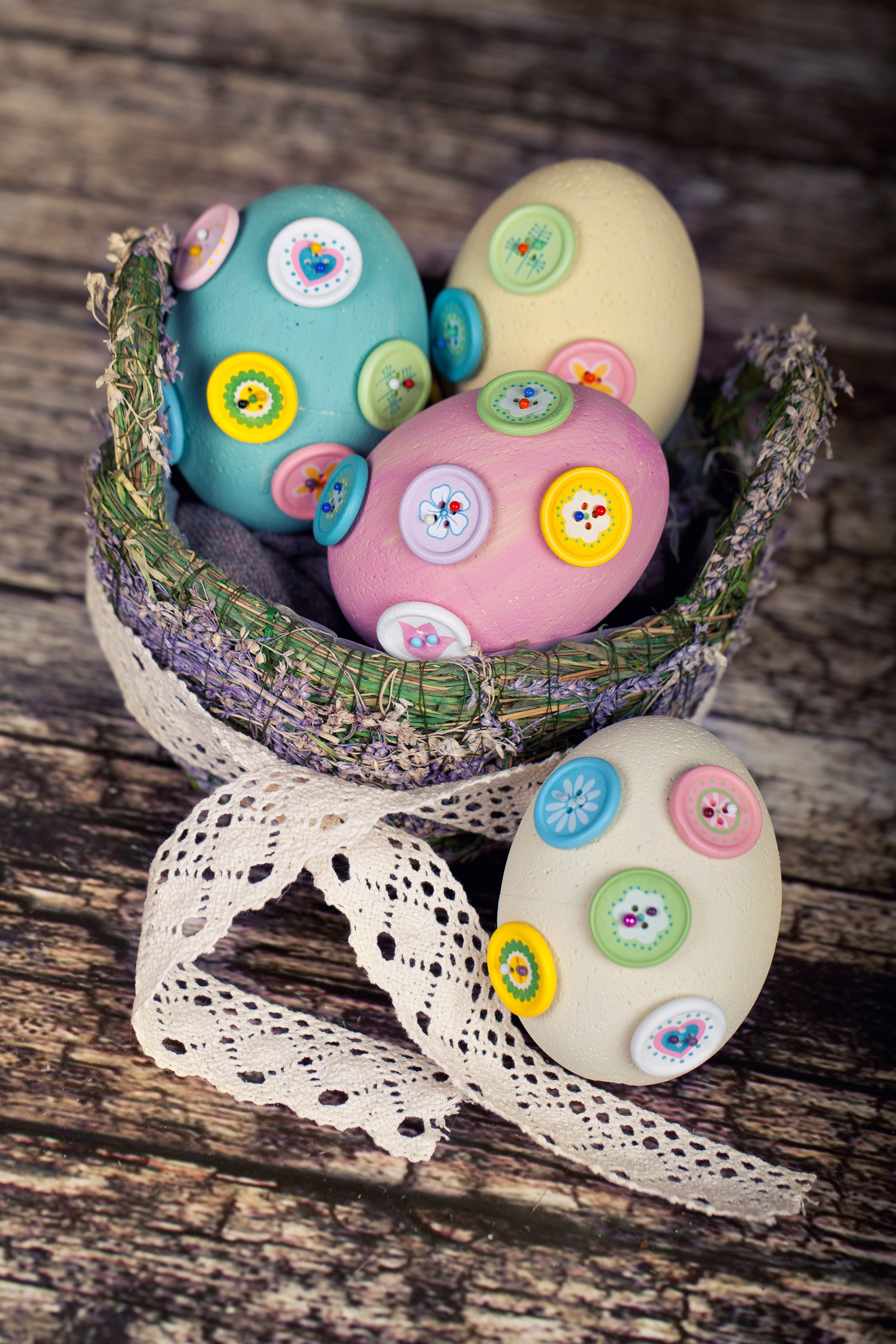 Easter eggs decorated with buttons in a basket HD Phone Wallpaper