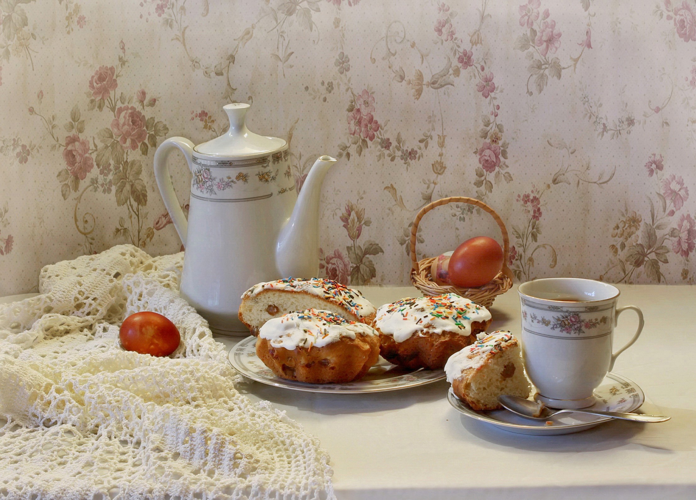 Easter pastries and tea with a kettle and eggs HD Wallpaper