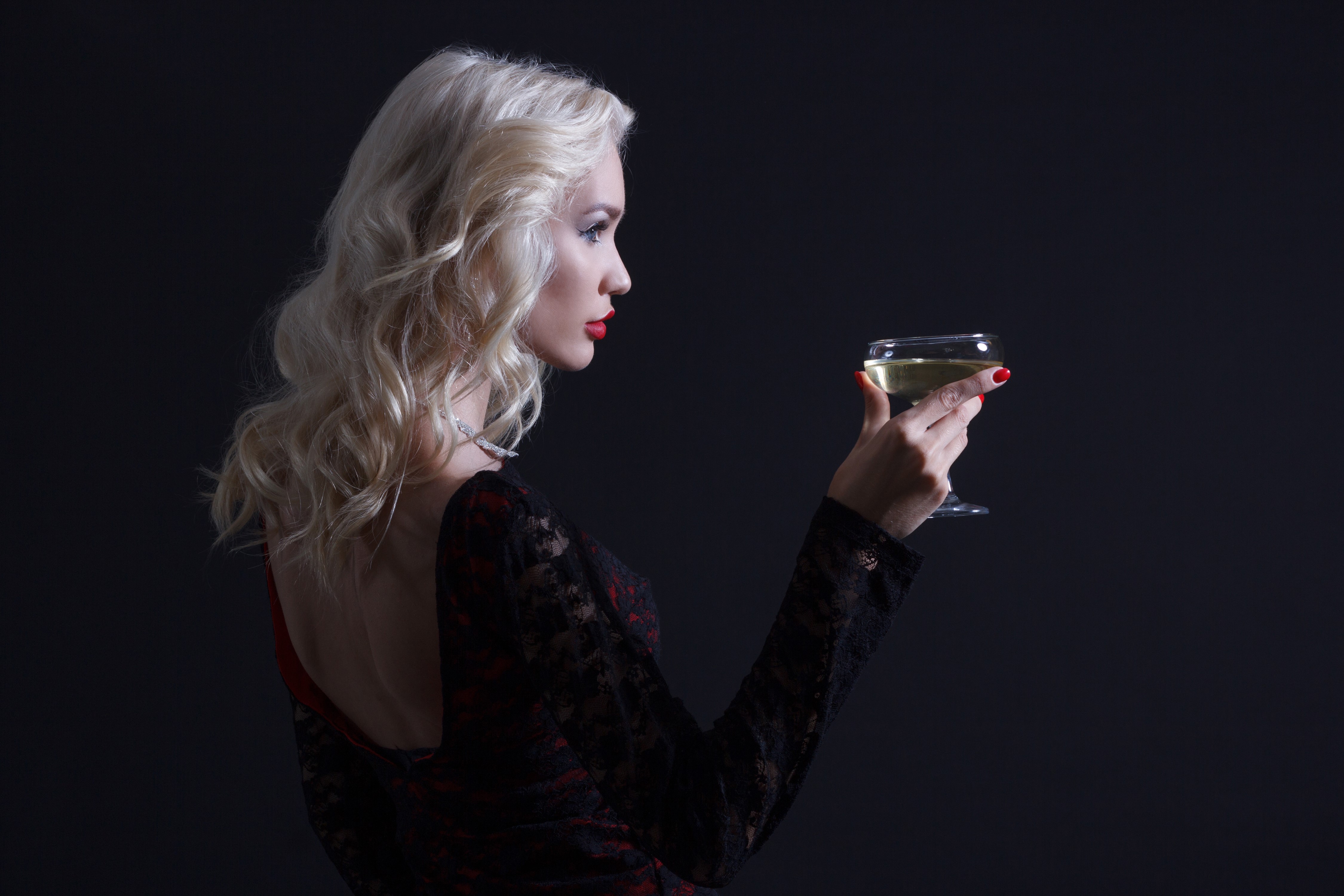 Blonde woman holding a glass of wine HD Wallpaper
